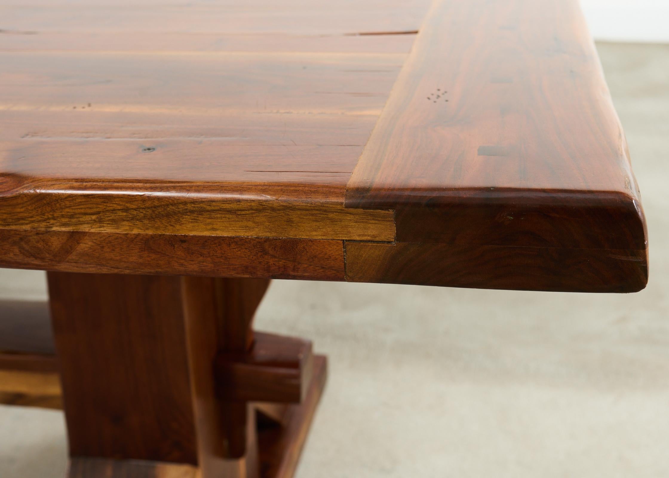 Table de salle à manger à tréteaux en noyer de style Arts and Crafts américain en vente 12
