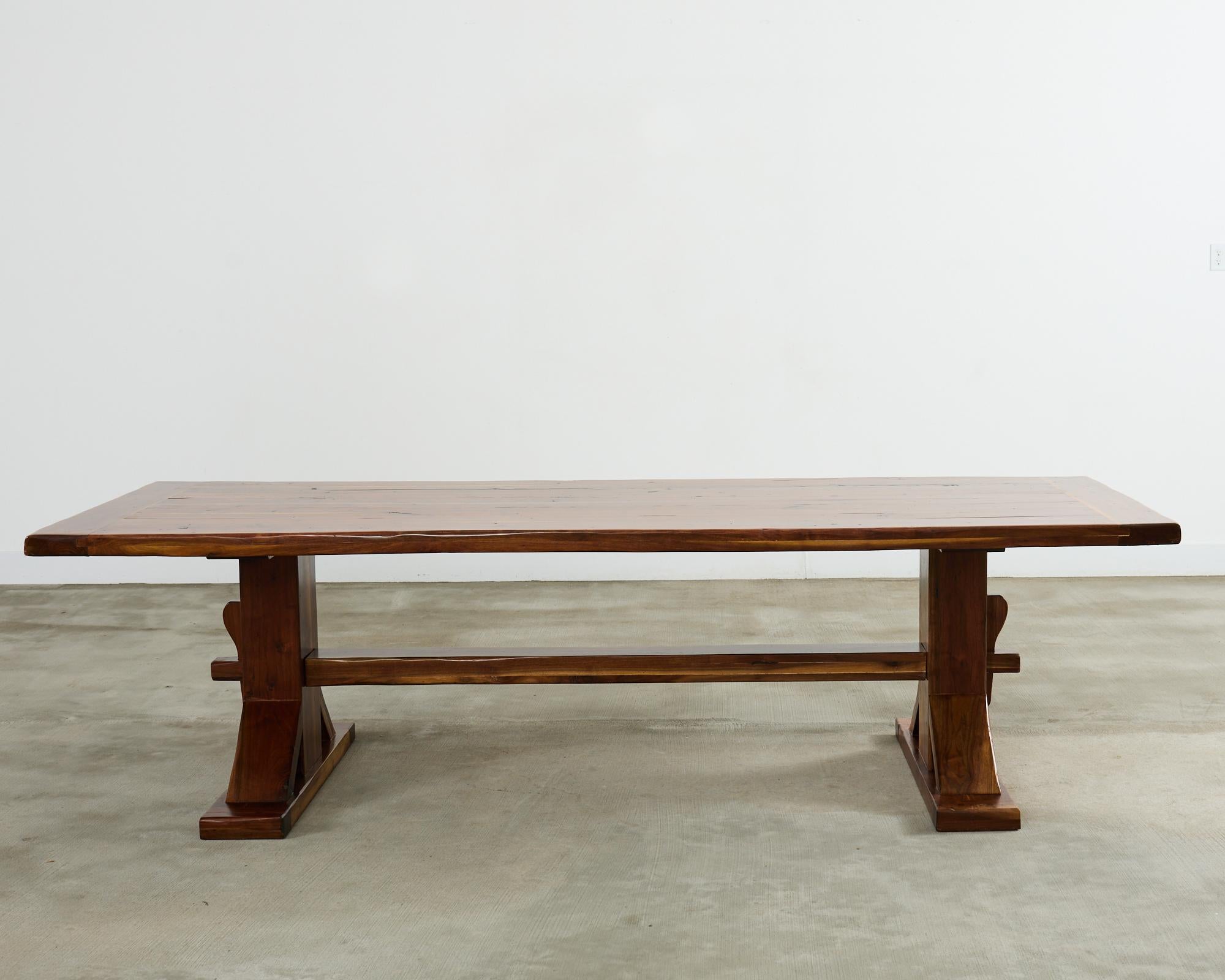 Table de salle à manger à tréteaux en noyer de style Arts and Crafts américain en vente 13