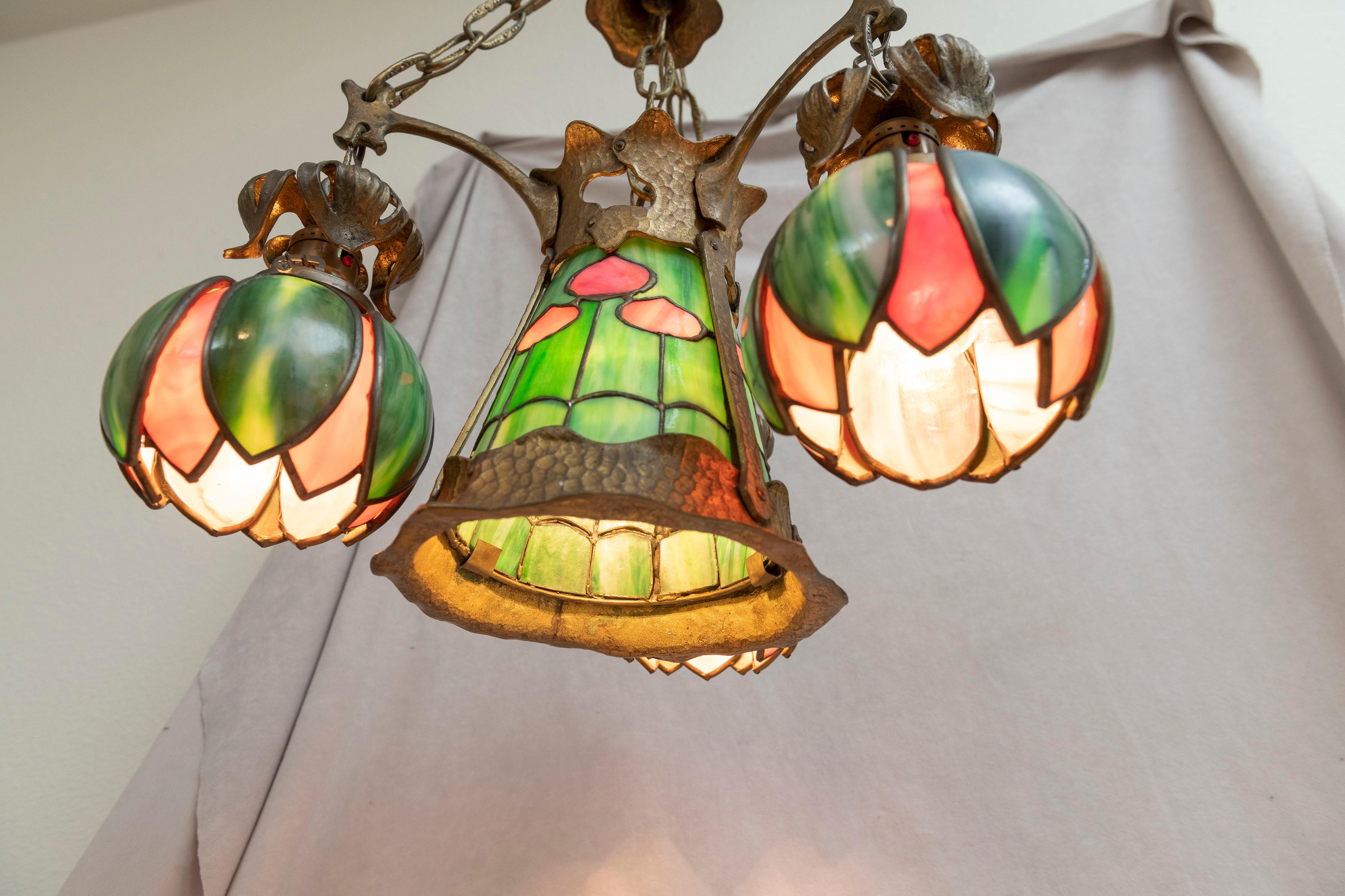 American Arts & Crafts/ Art Nouveau Leaded Glass 4 Light Chandelier, circa 1910 In Excellent Condition In Petaluma, CA