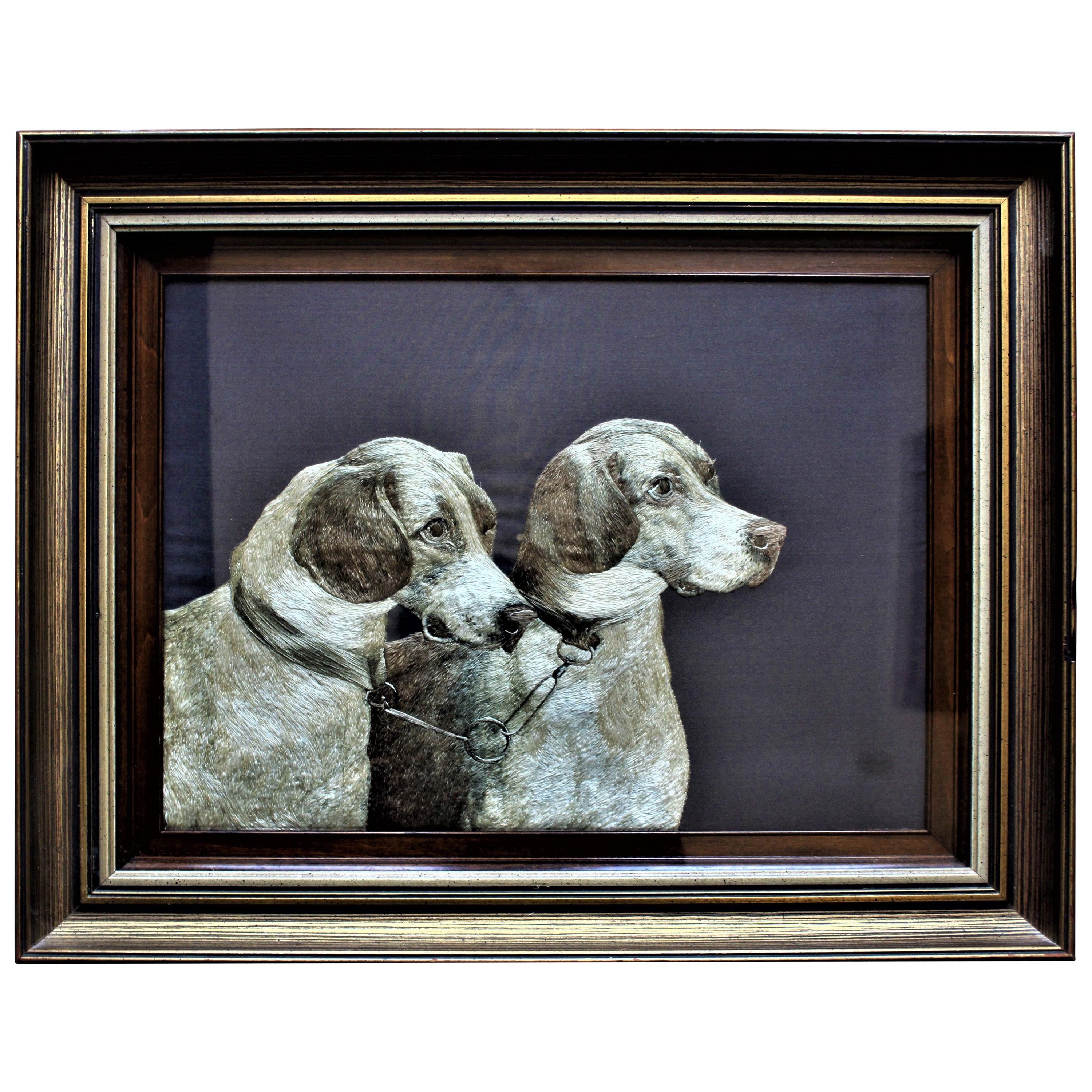 broderie américaine en soie encadrée Arts & Crafts représentant deux chiens en vente
