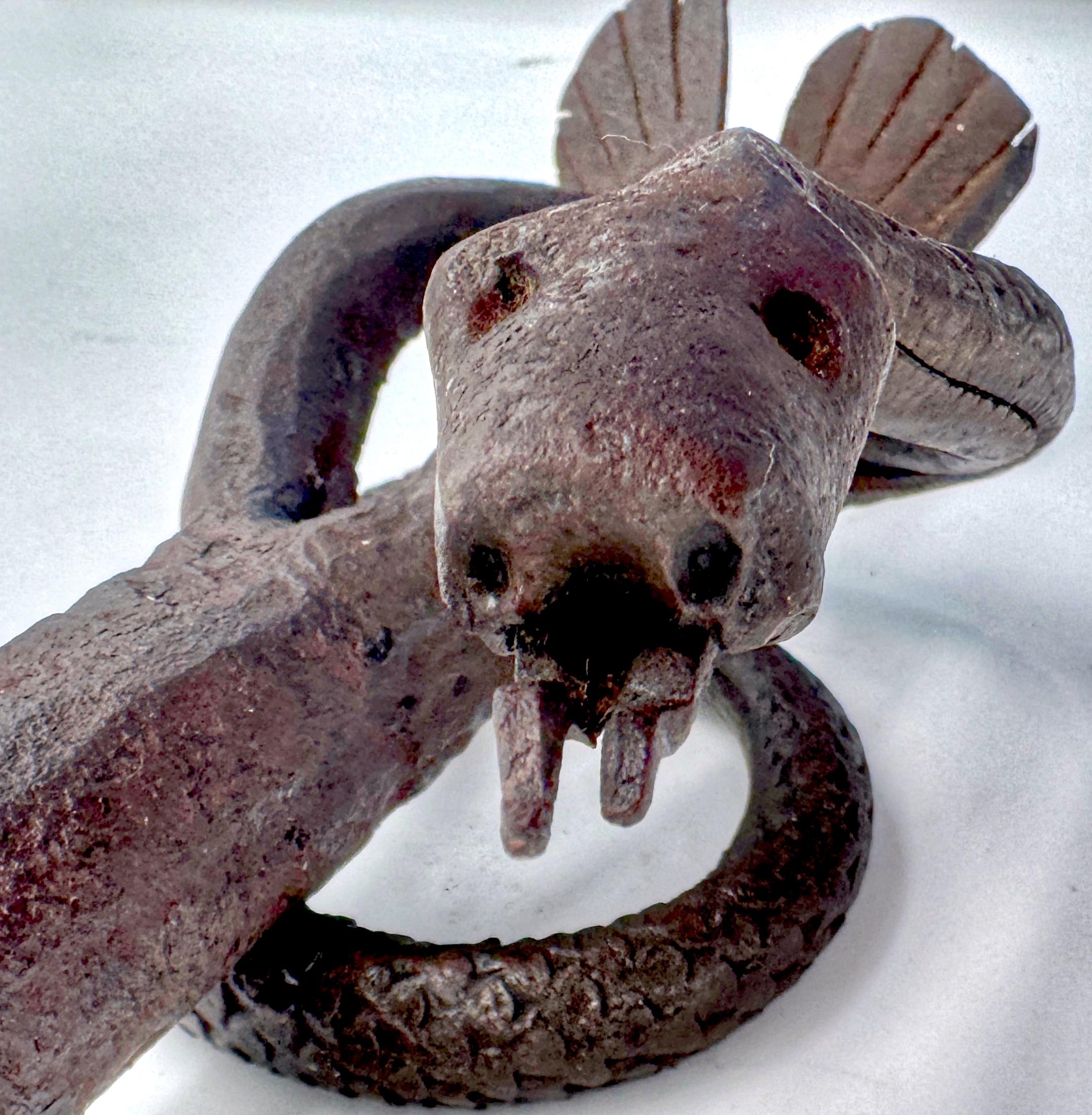 The American Art Works, heurtoir de porte en fer forgé en forme de singe et de serpent en vente 4