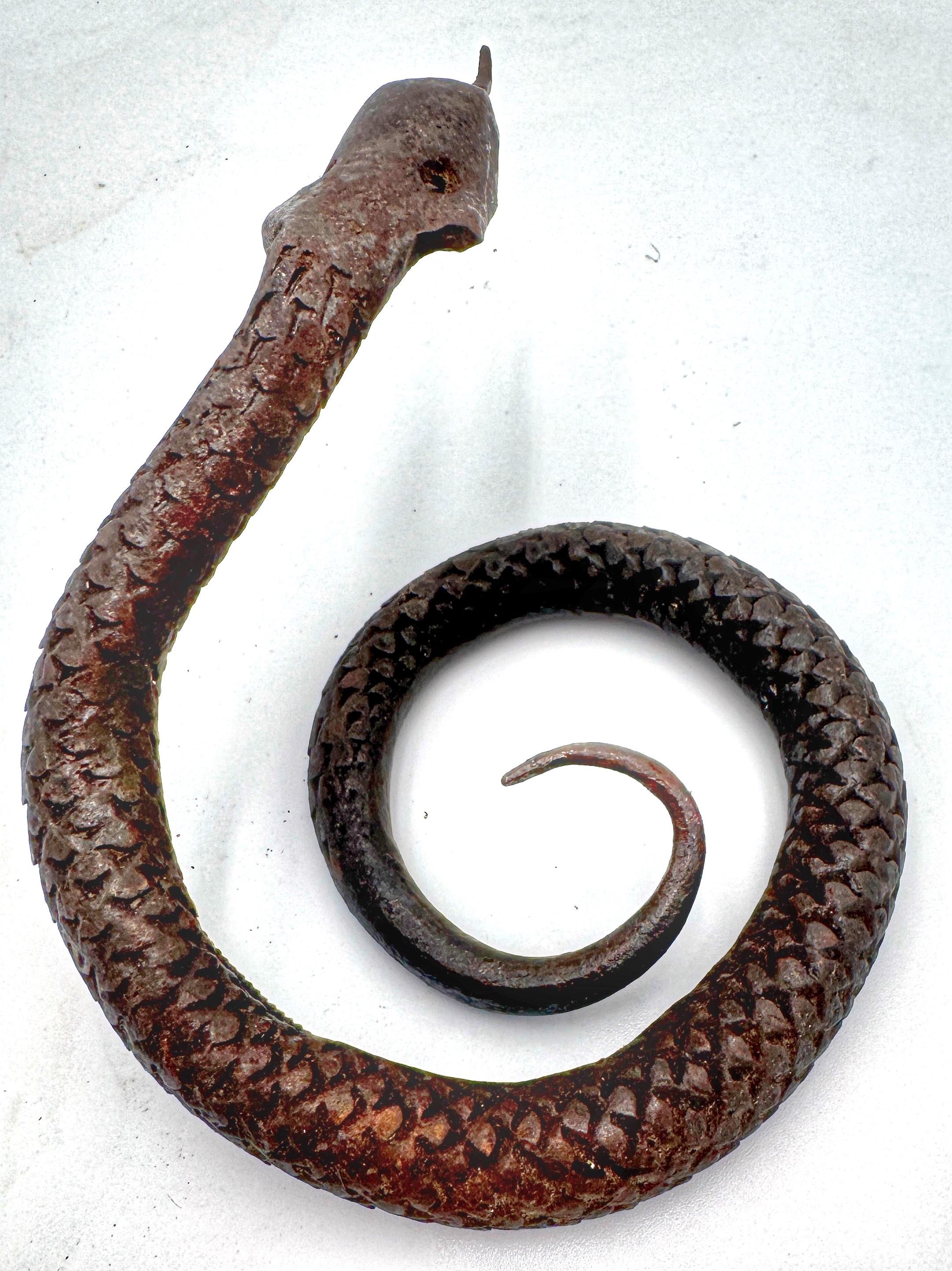 The American Art Works, heurtoir de porte en fer forgé en forme de singe et de serpent en vente 9