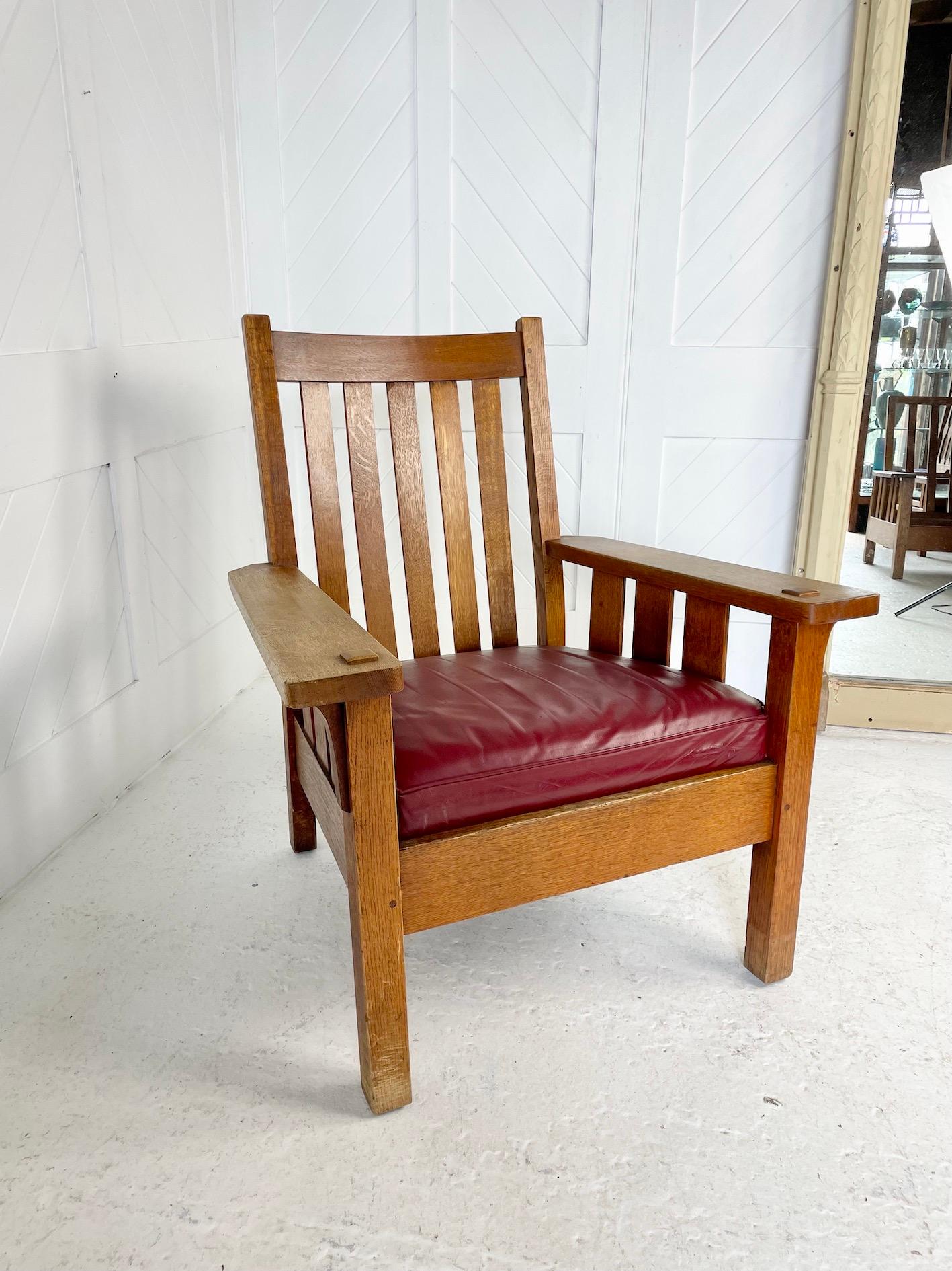 Amerikanischer Arts and Crafts-Sessel aus Eiche, Gustav Stickley zugeschrieben (Leder) im Angebot