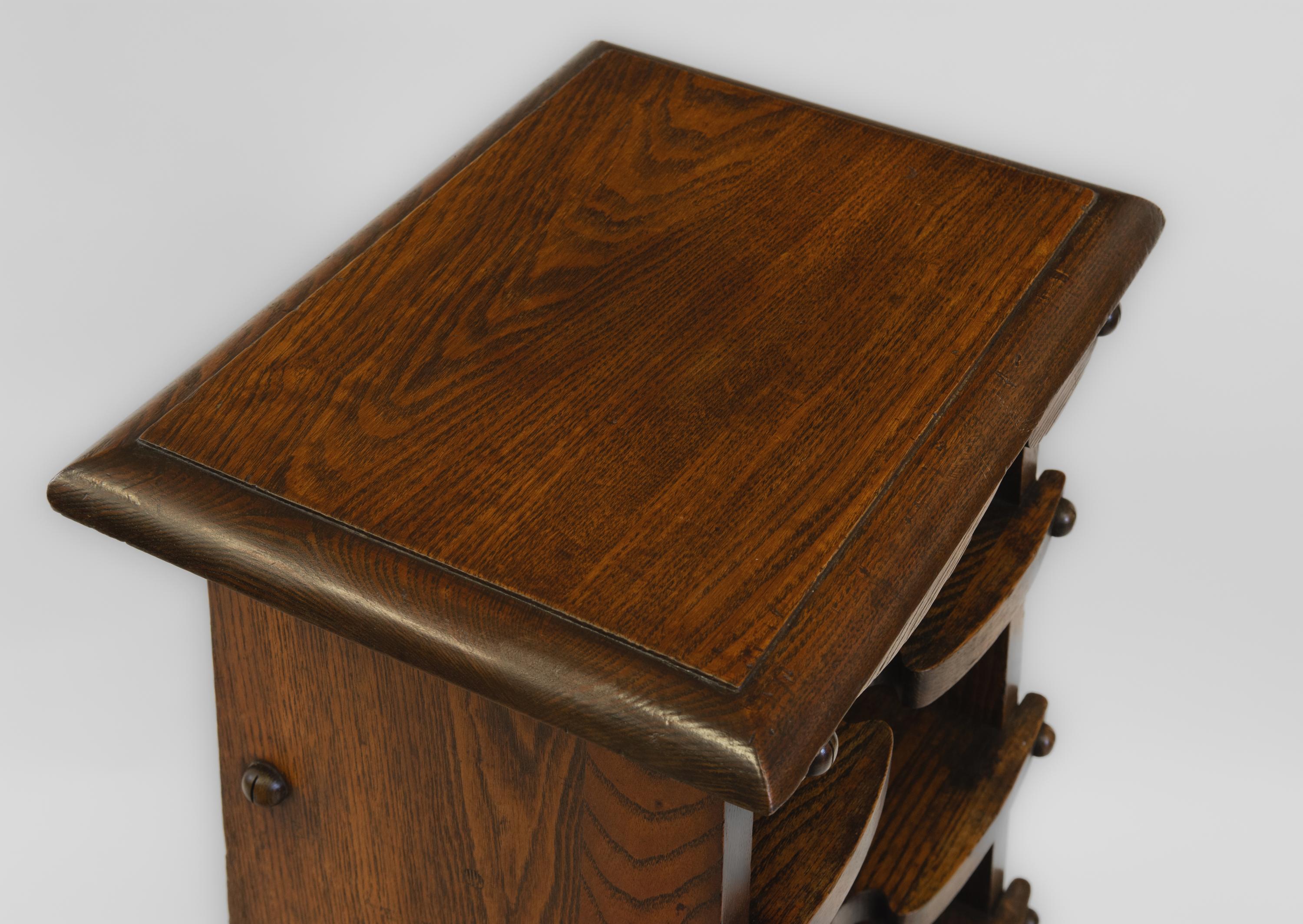 Scaffali portacarte in Oak di stile americano Arts & Crafts di Charles Rohlfs in vendita 3