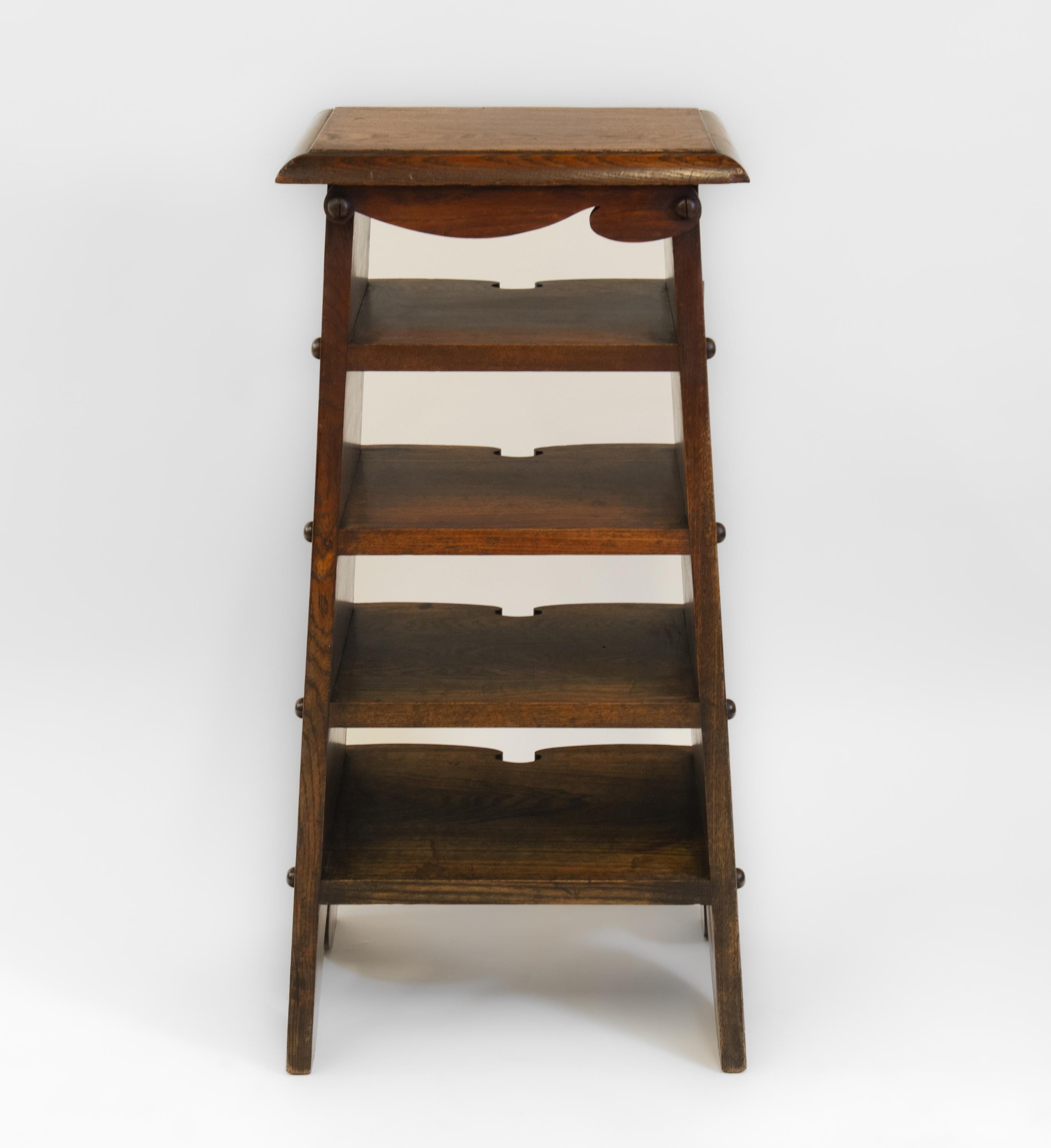 Scaffali portacarte in Oak di stile americano Arts & Crafts di Charles Rohlfs in vendita 4