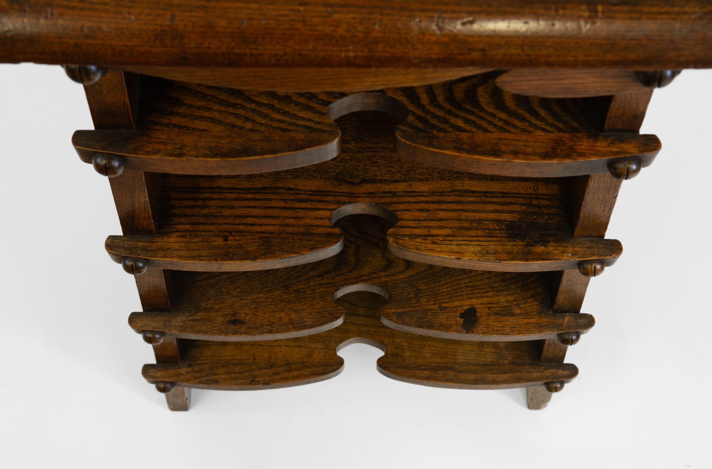 Arts and Crafts Scaffali portacarte in Oak di stile americano Arts & Crafts di Charles Rohlfs in vendita