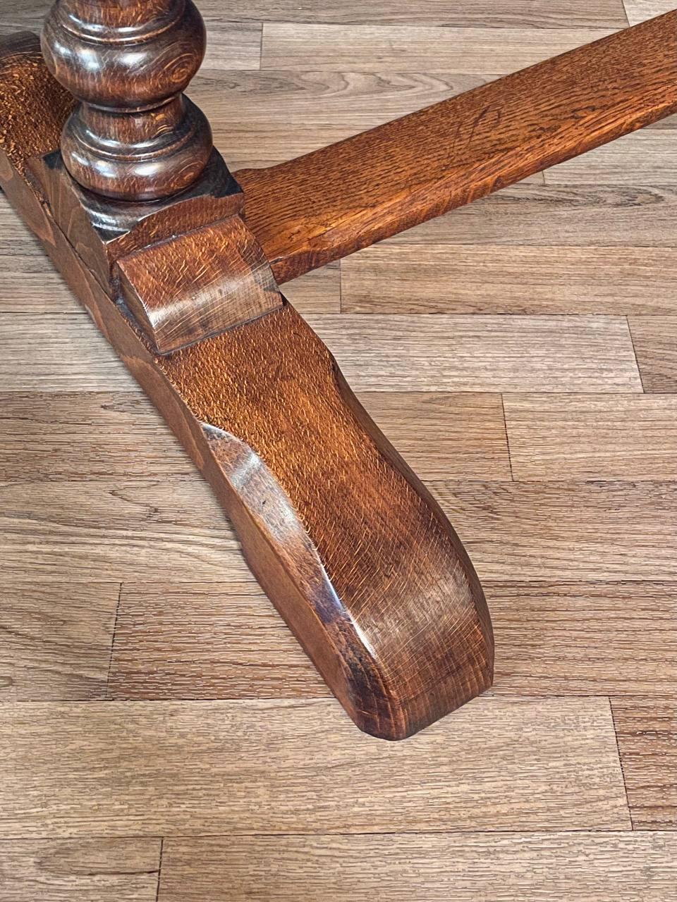 Table de salle à manger en chêne tigré Arts & Crafts américains en vente 3