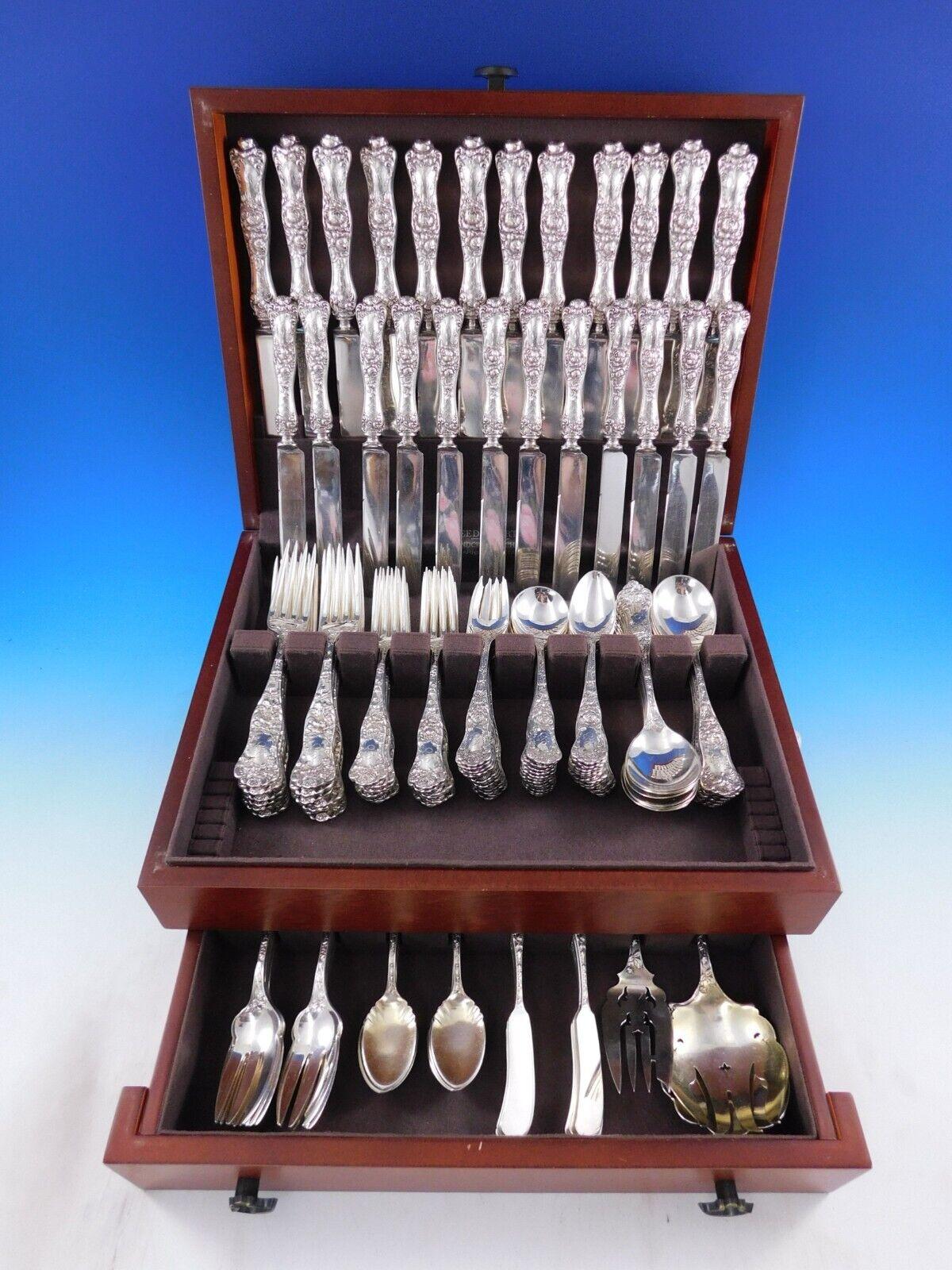 Großes American Beauty by Shiebler Sterling Silber Besteck mit Rosenmotiv - 135 Teile. Dieses Set enthält:

12 Dinner Size Messer, mit stumpfen, plattierten Klingen, 10 1/4
