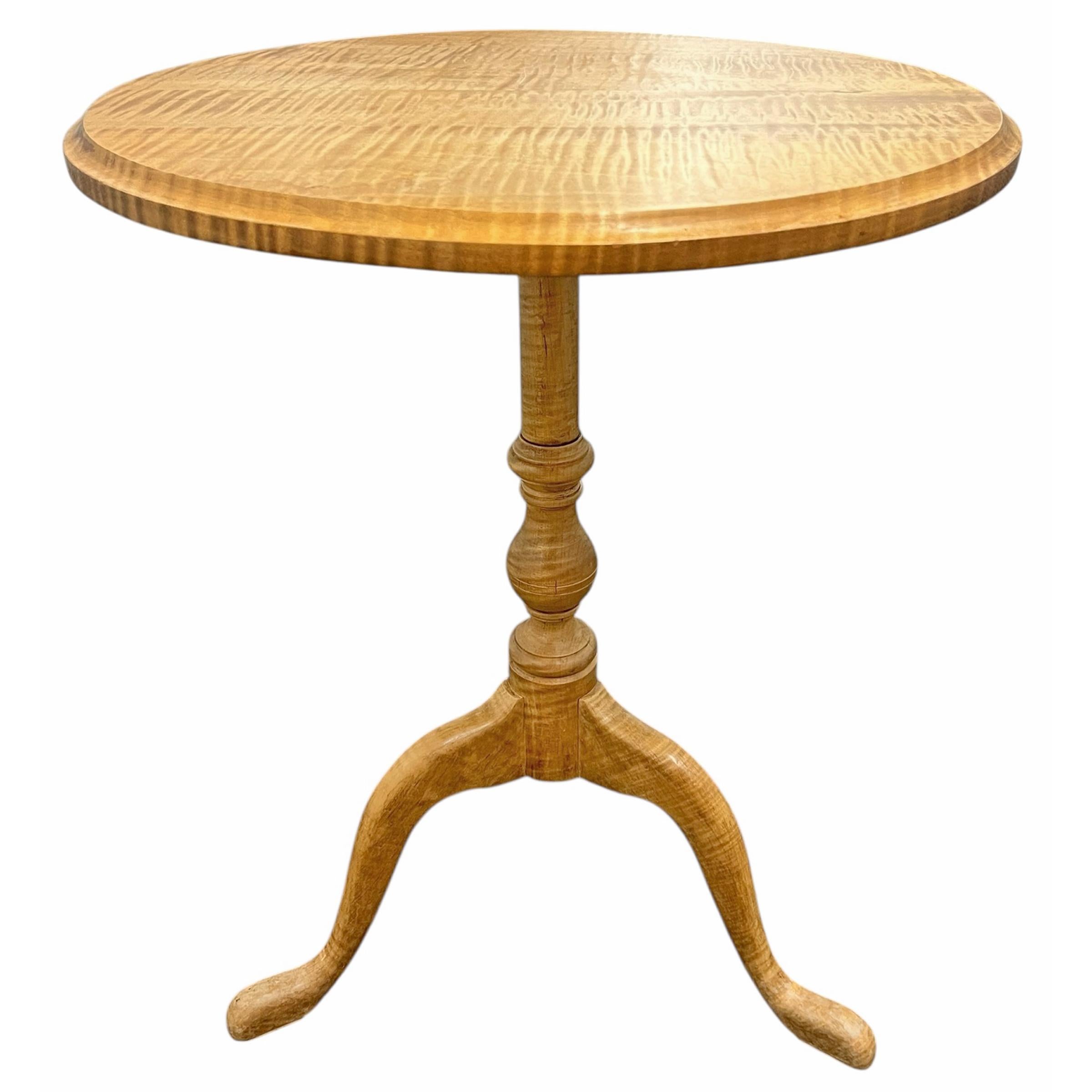 Queen Anne American Bench-Made Tiger-Maple Side Table For Sale