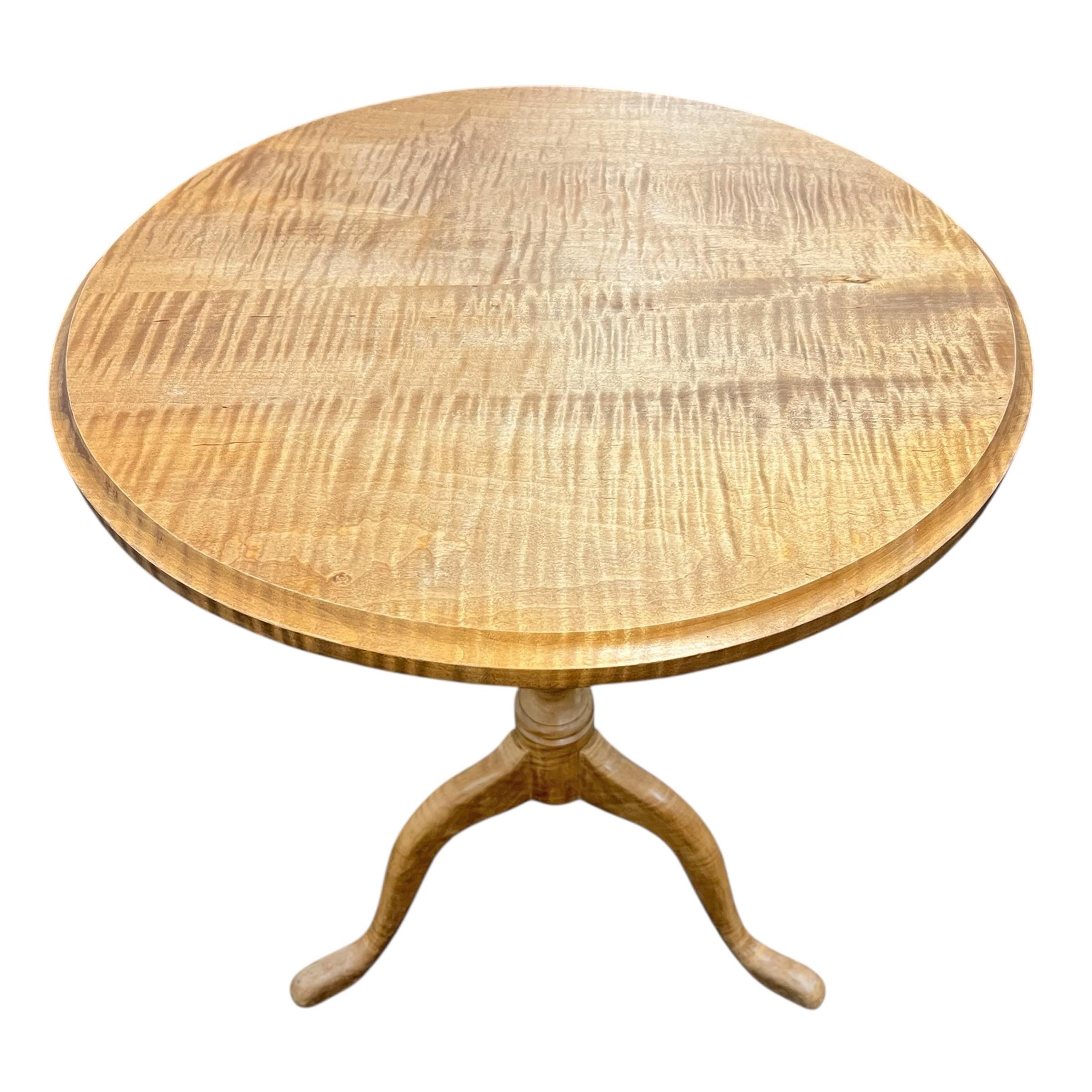 American Bench-Made Tiger-Maple Side Table In Good Condition For Sale In Chicago, IL