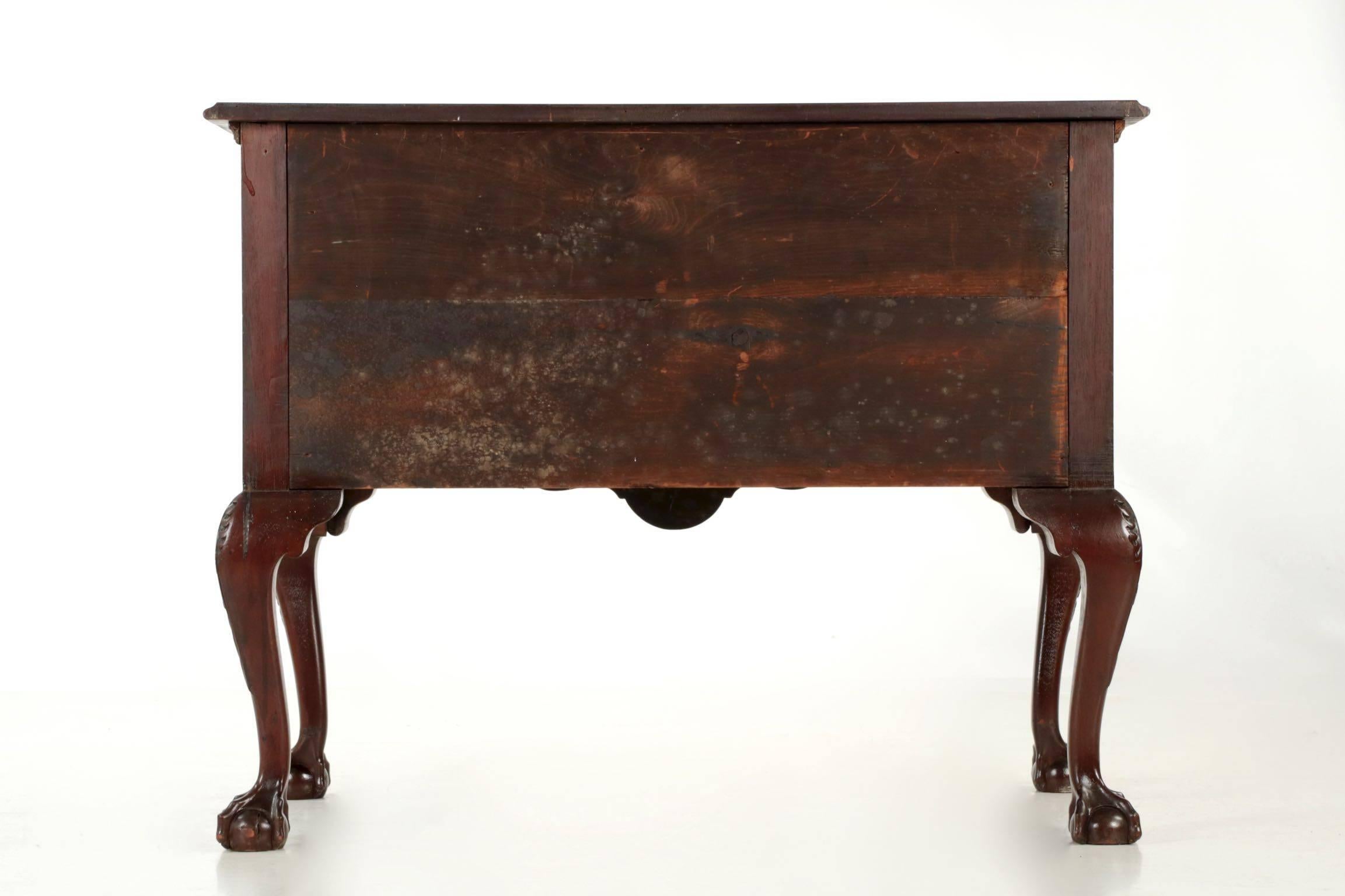 American Benchmade Chippendale Style Mahogany Antique Lowboy Dressing Table In Good Condition In Shippensburg, PA
