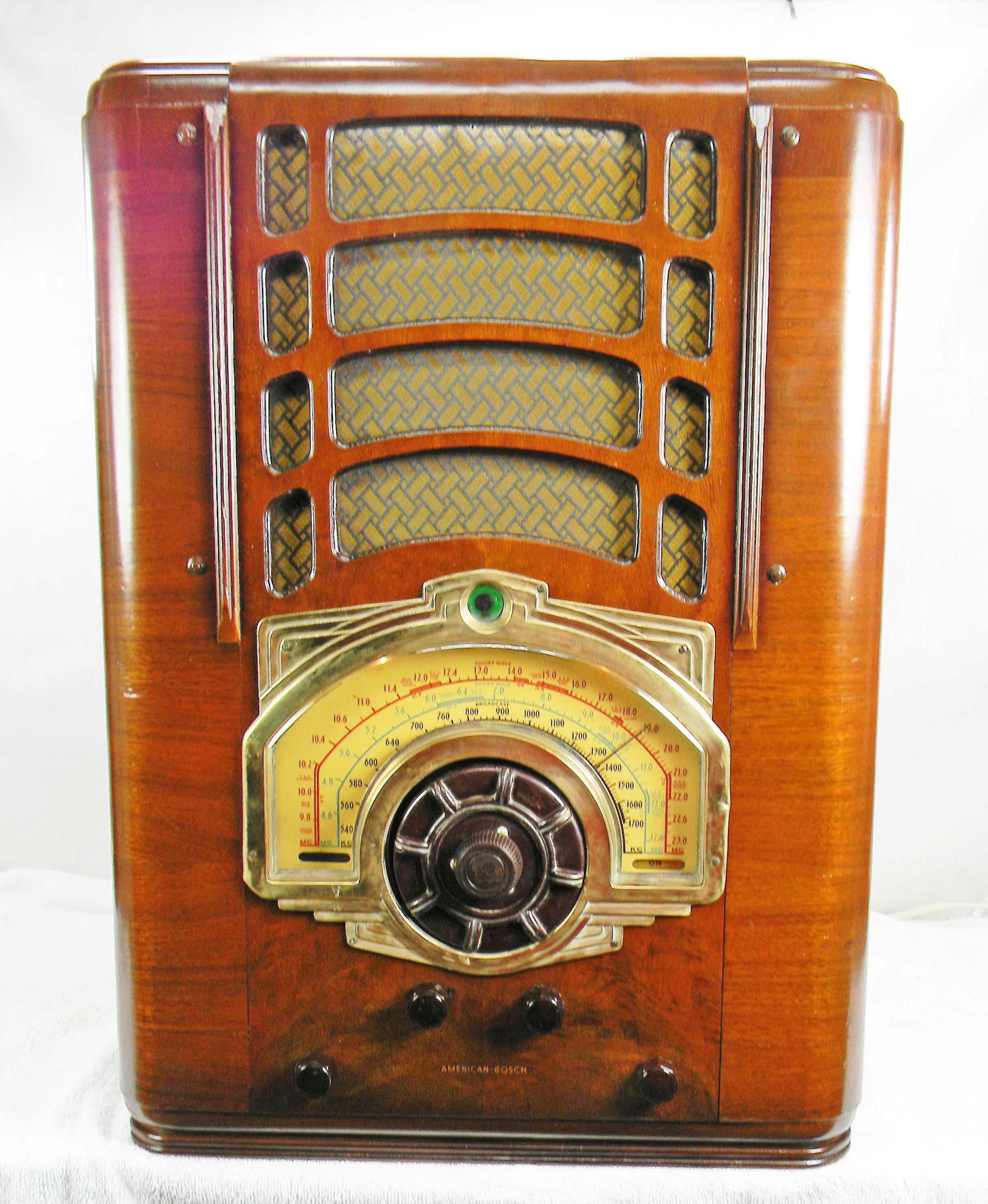 Art déco La plus grande radio américaine Bosch modèle 854T '1939' en vente