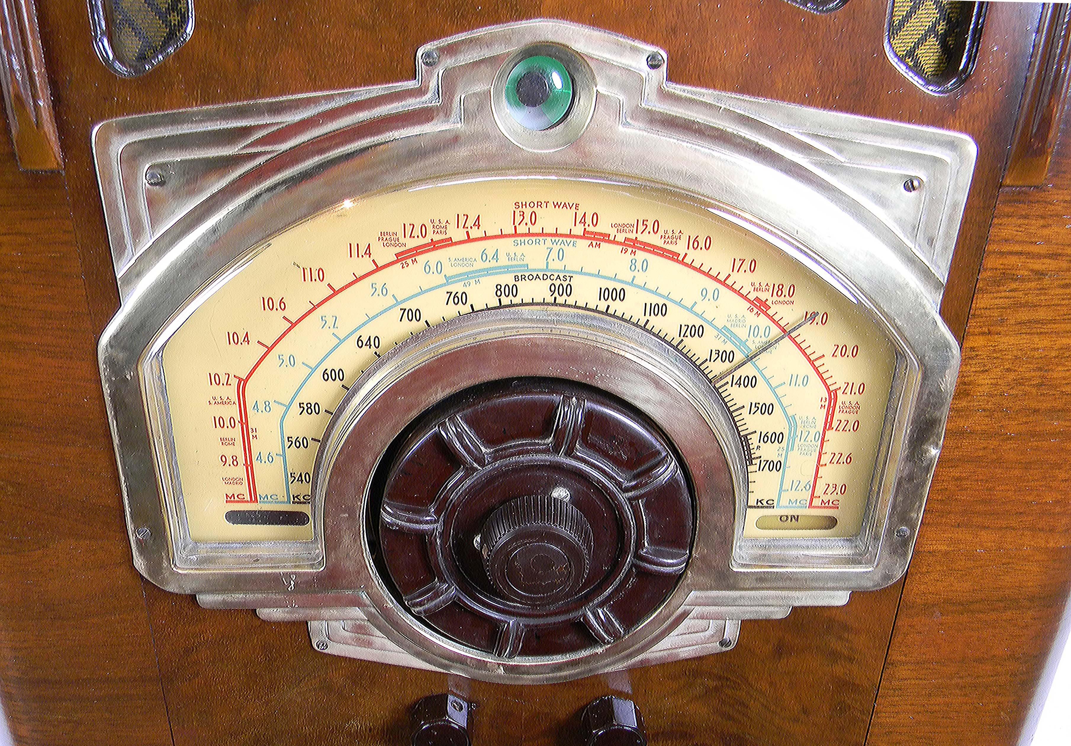 Art Deco American Bosch Model 854T '1939' The Largest Tombstone Radio For Sale