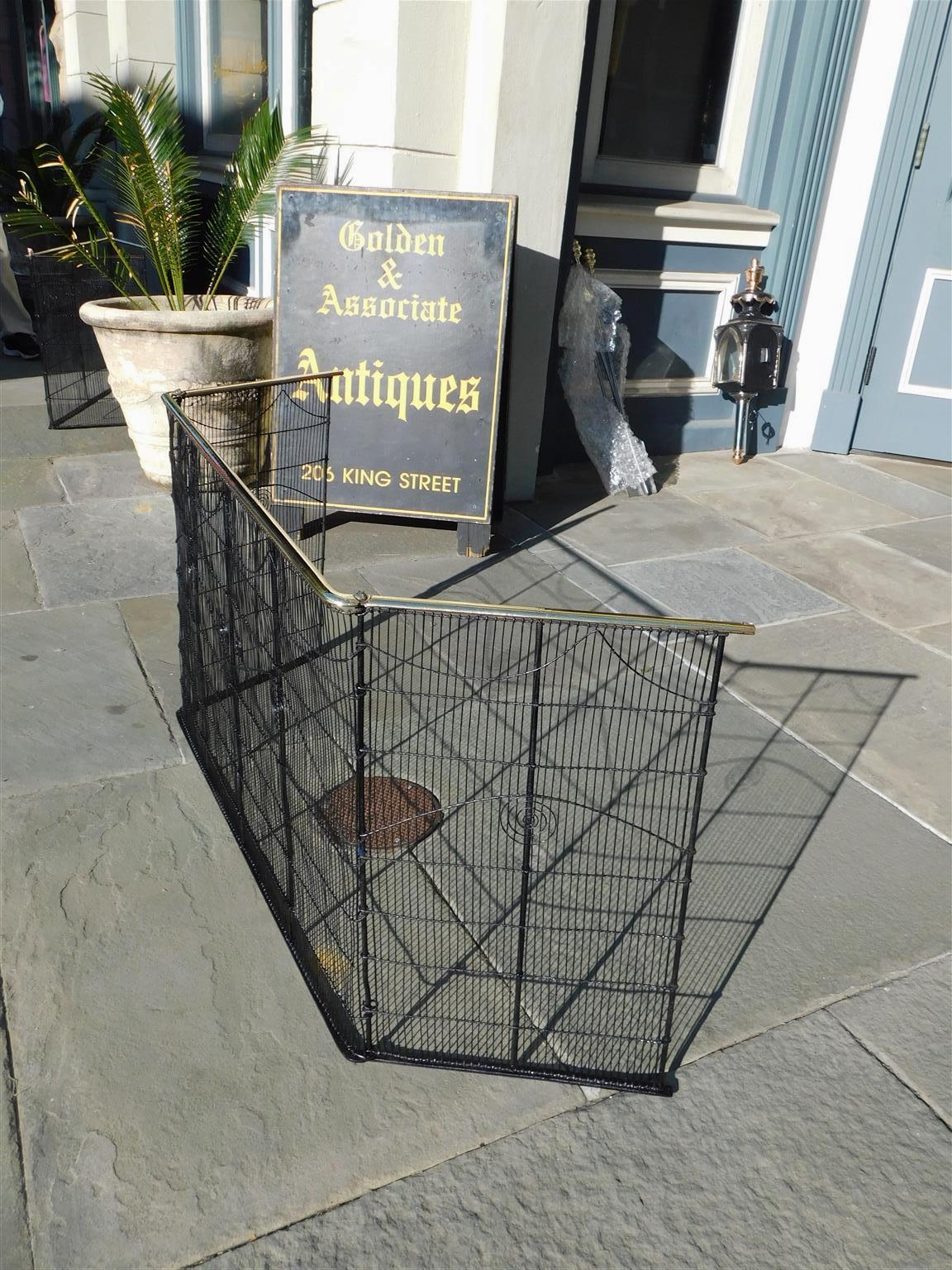 American Brass & Decorative Artistic Wire Work Hinged Fireplace Screen, C. 1790 In Excellent Condition For Sale In Hollywood, SC