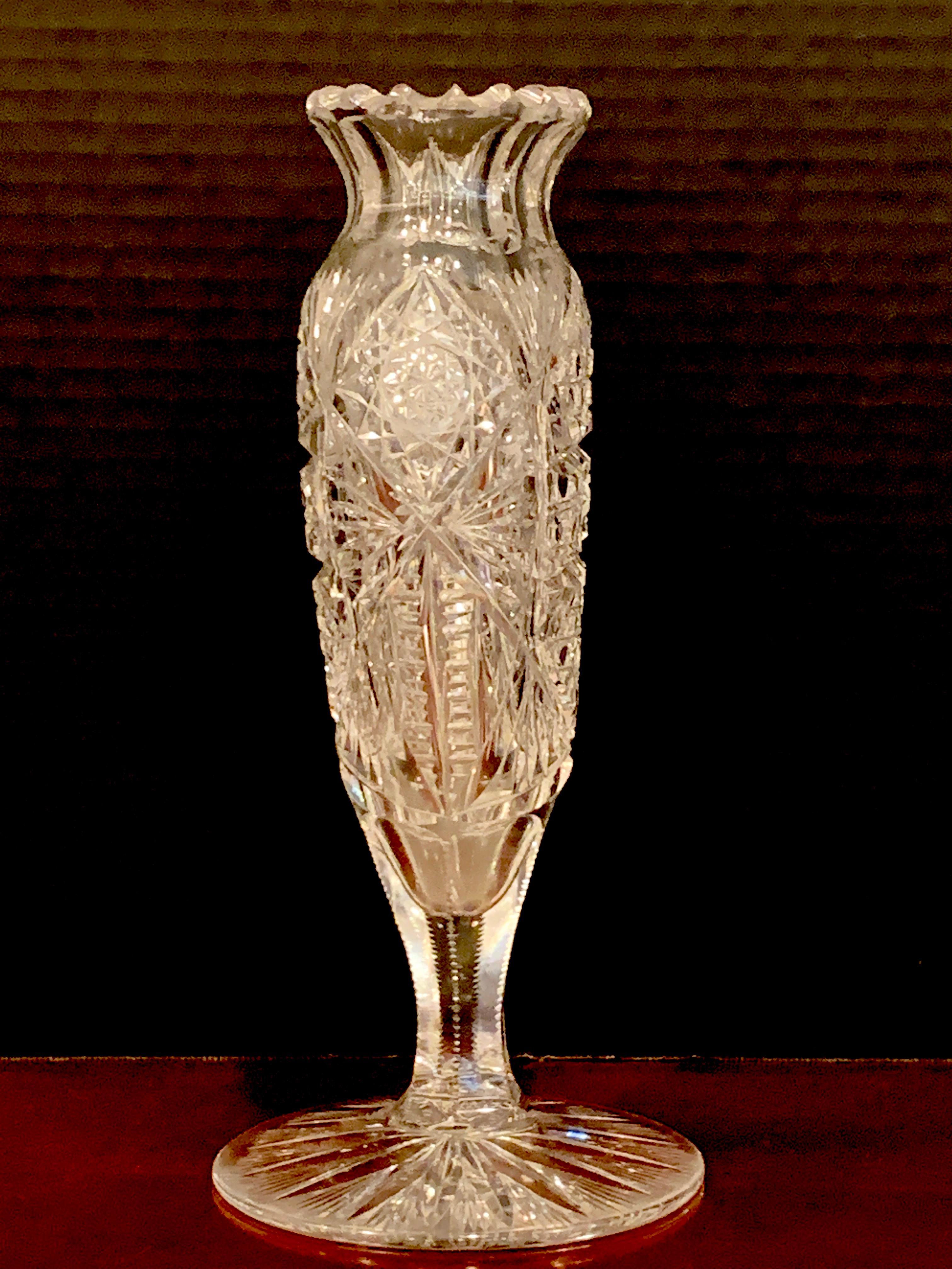 Amerikanische herzförmige Vase aus Brillantschliffglas, seltene Form im Angebot 2