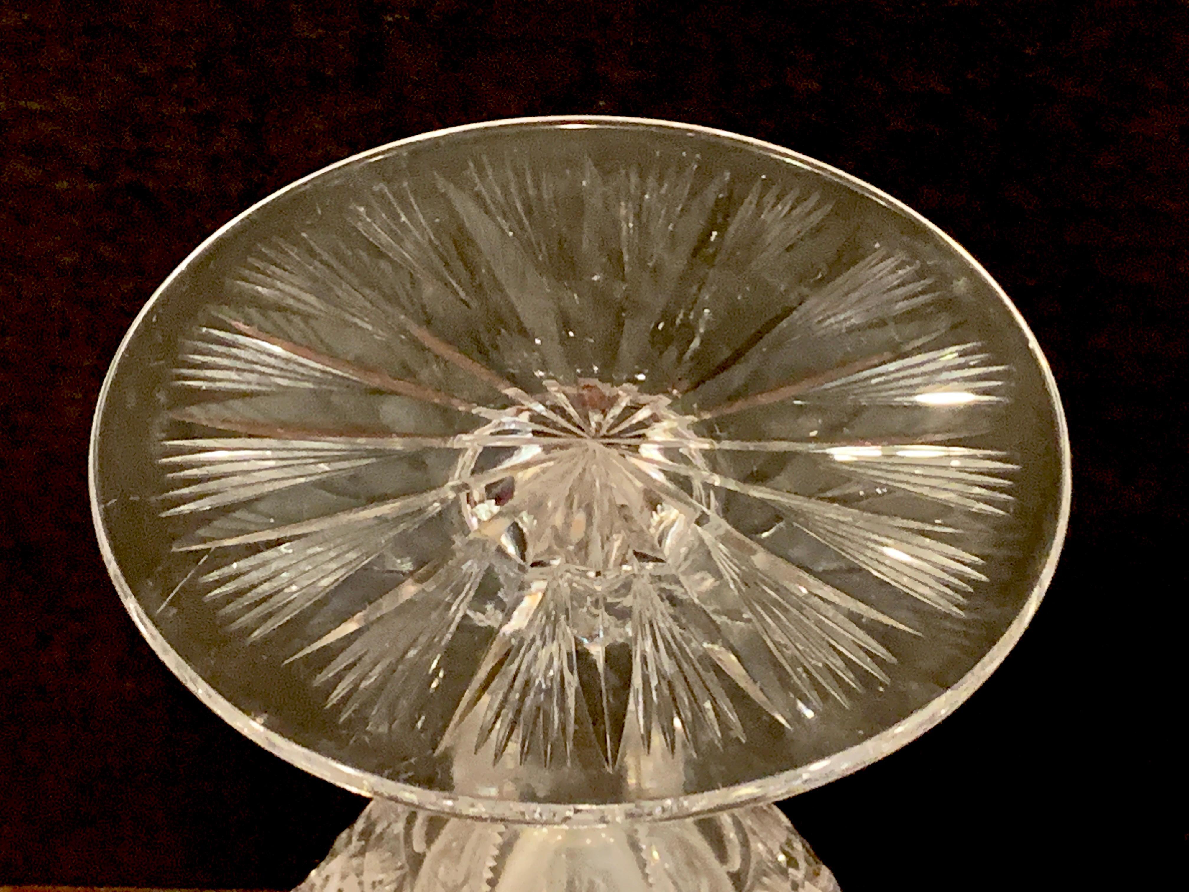 Vase américain en forme de cœur en verre taillé brillant, forme rare en vente 3