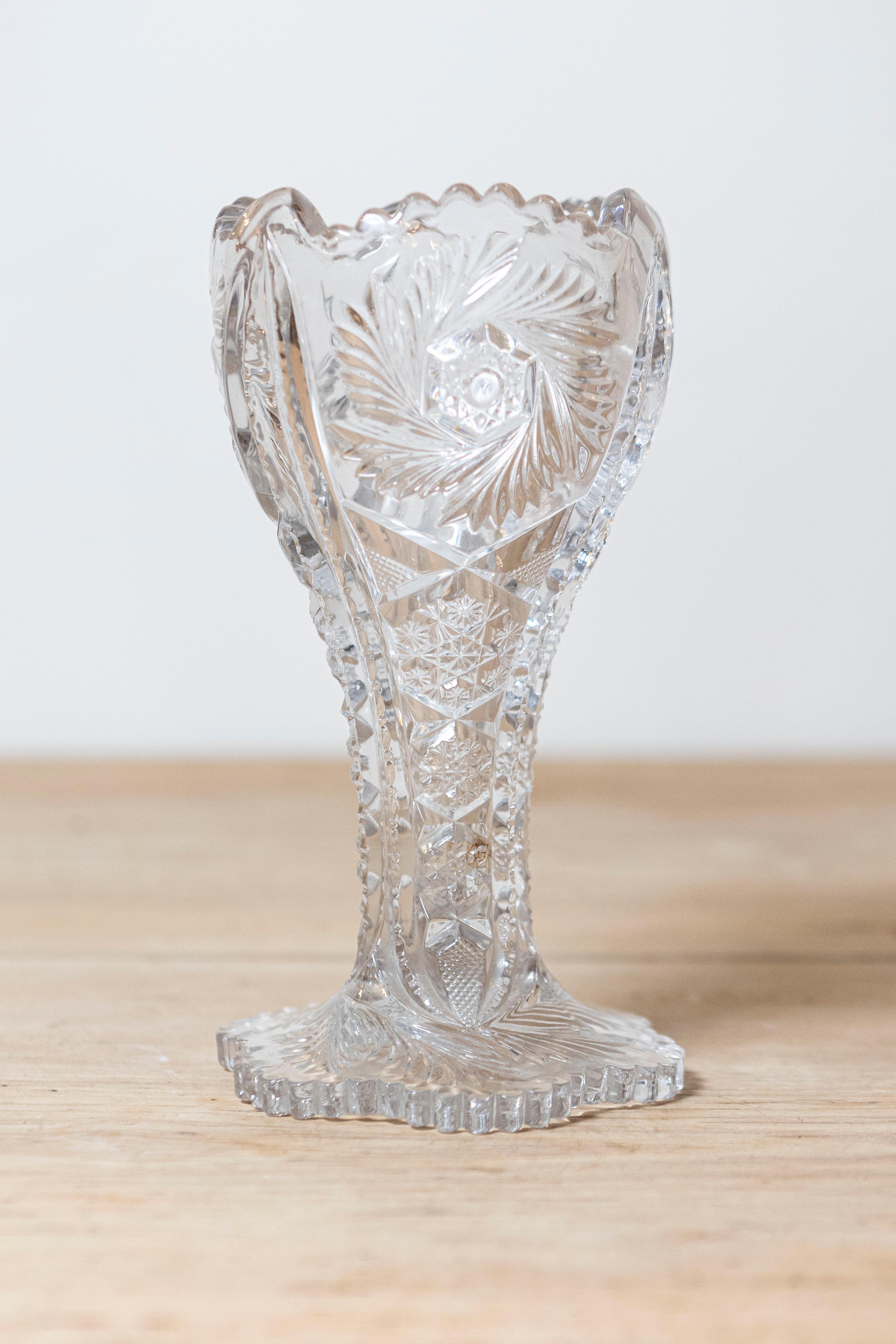 Amerikanische Trompetenvase aus brillantgeschliffenem Glas, Ende 19. bis Anfang 20. (amerikanisch) im Angebot