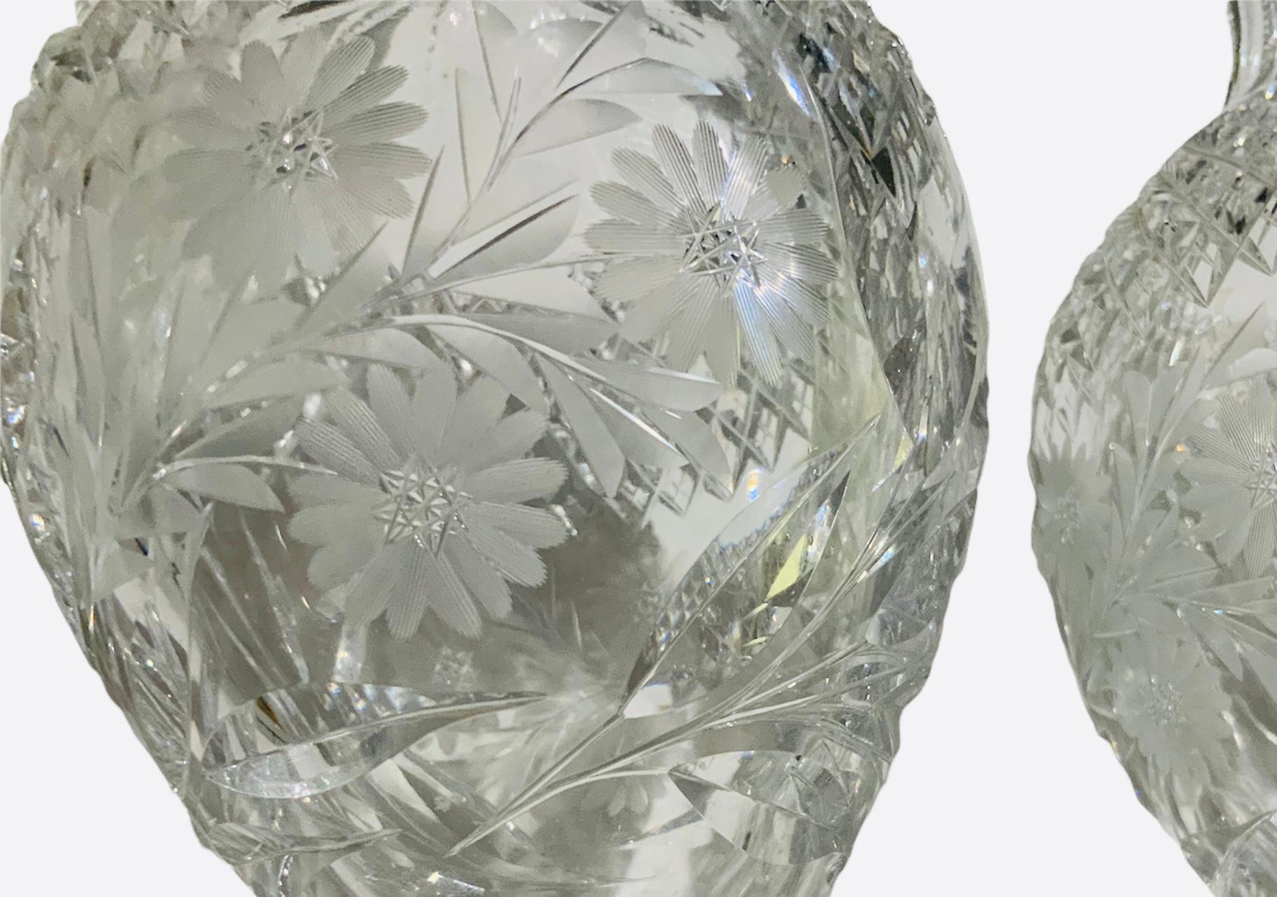 Cristal Paire de carafes américaines brillantes en cristal taillé en vente