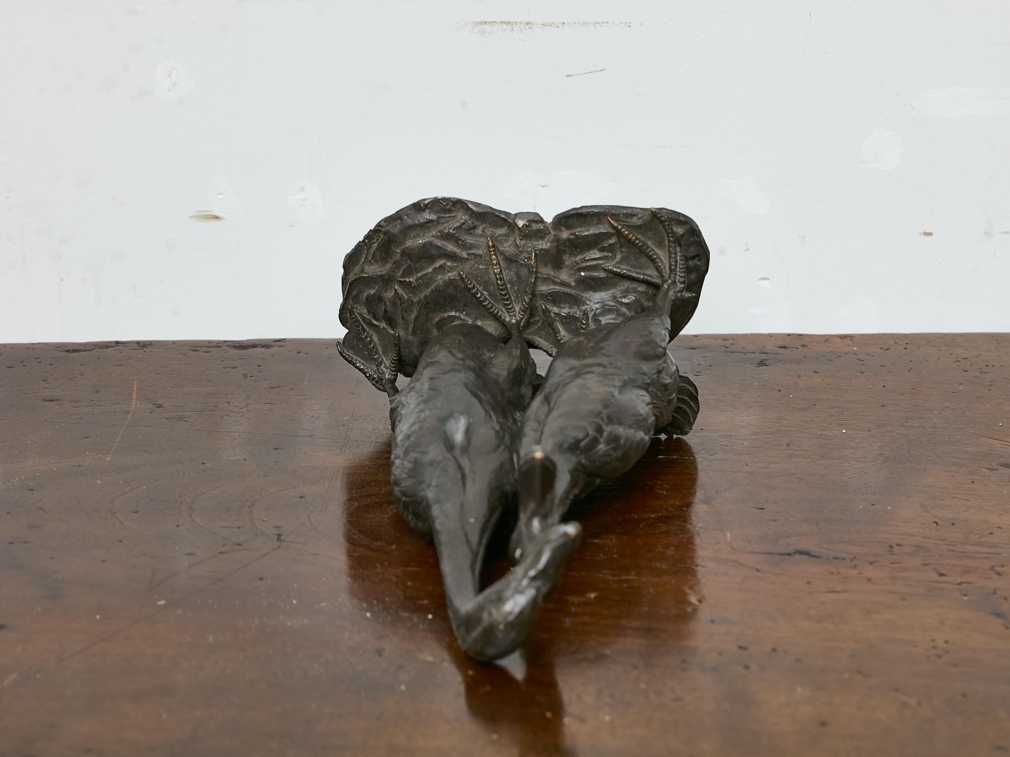 Sculpture américaine en bronze représentant deux canards se tenant ensemble, vers 1920 en vente 1