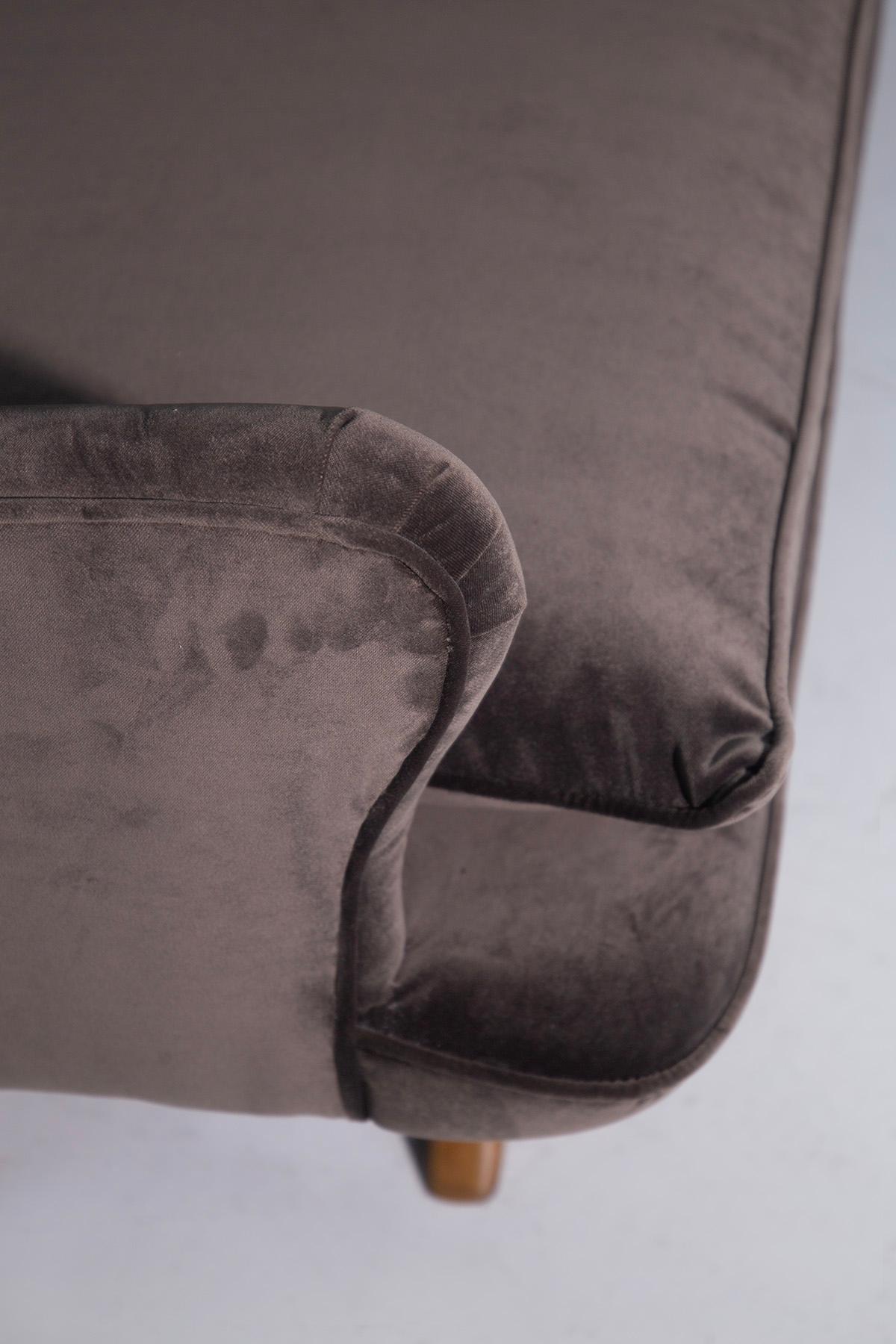 American brown velvet sofa In condizioni buone in vendita a Milano, IT
