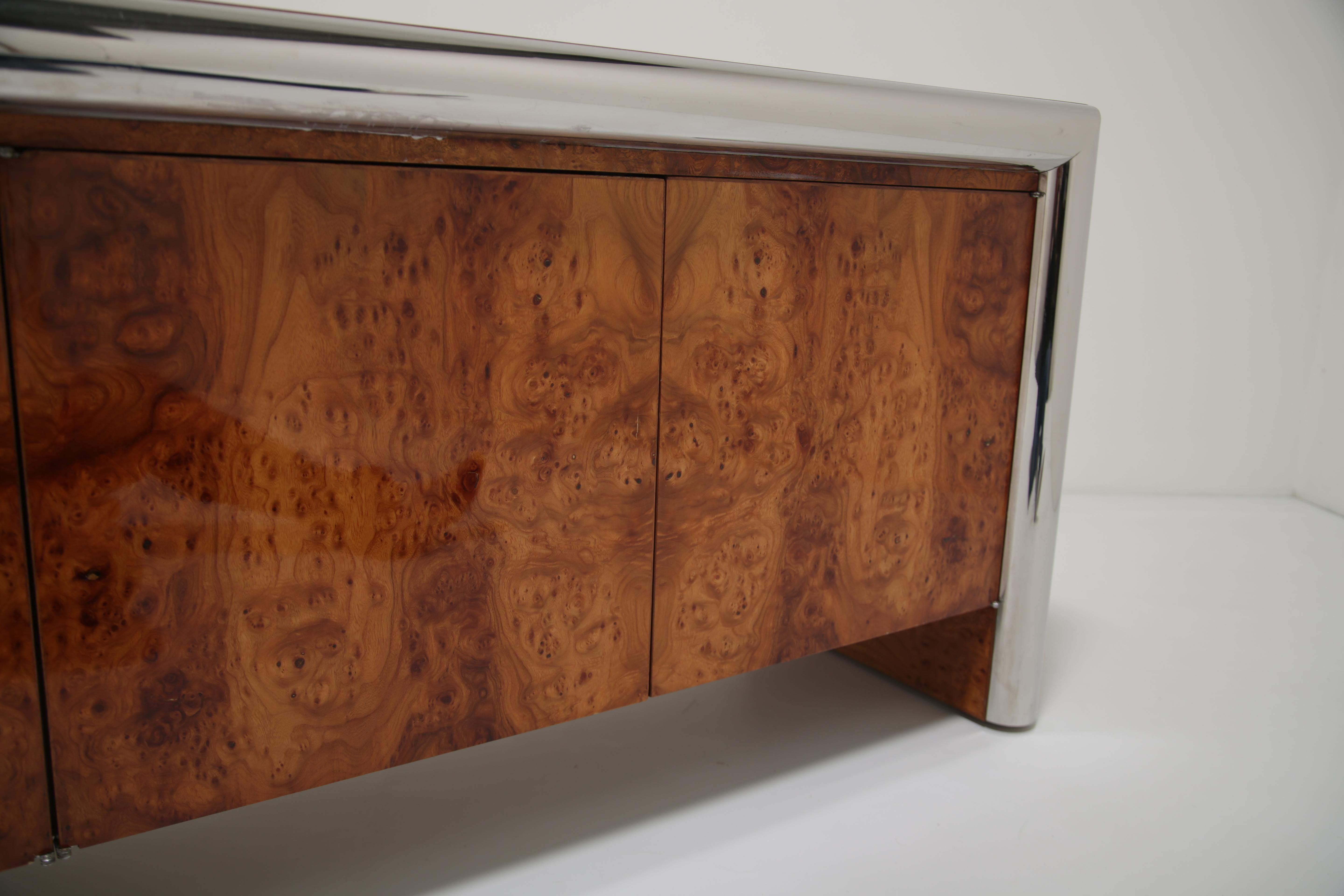 Amerikanische Kredenz aus Wurzelholz und Chrom von Edward Axel Roffman, 1970er Jahre. im Angebot 4