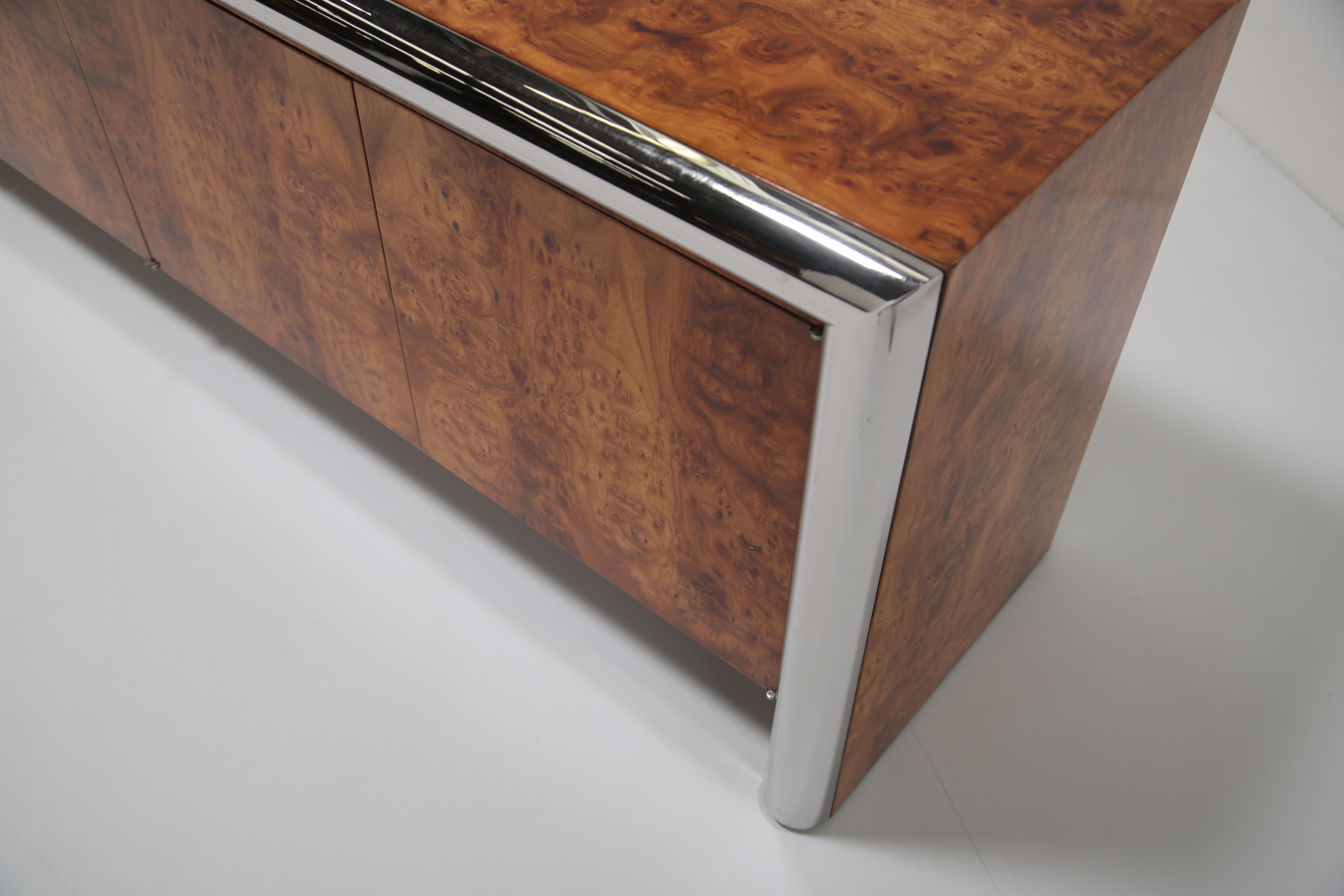 Amerikanische Kredenz aus Wurzelholz und Chrom von Edward Axel Roffman, 1970er Jahre. (Moderne der Mitte des Jahrhunderts) im Angebot