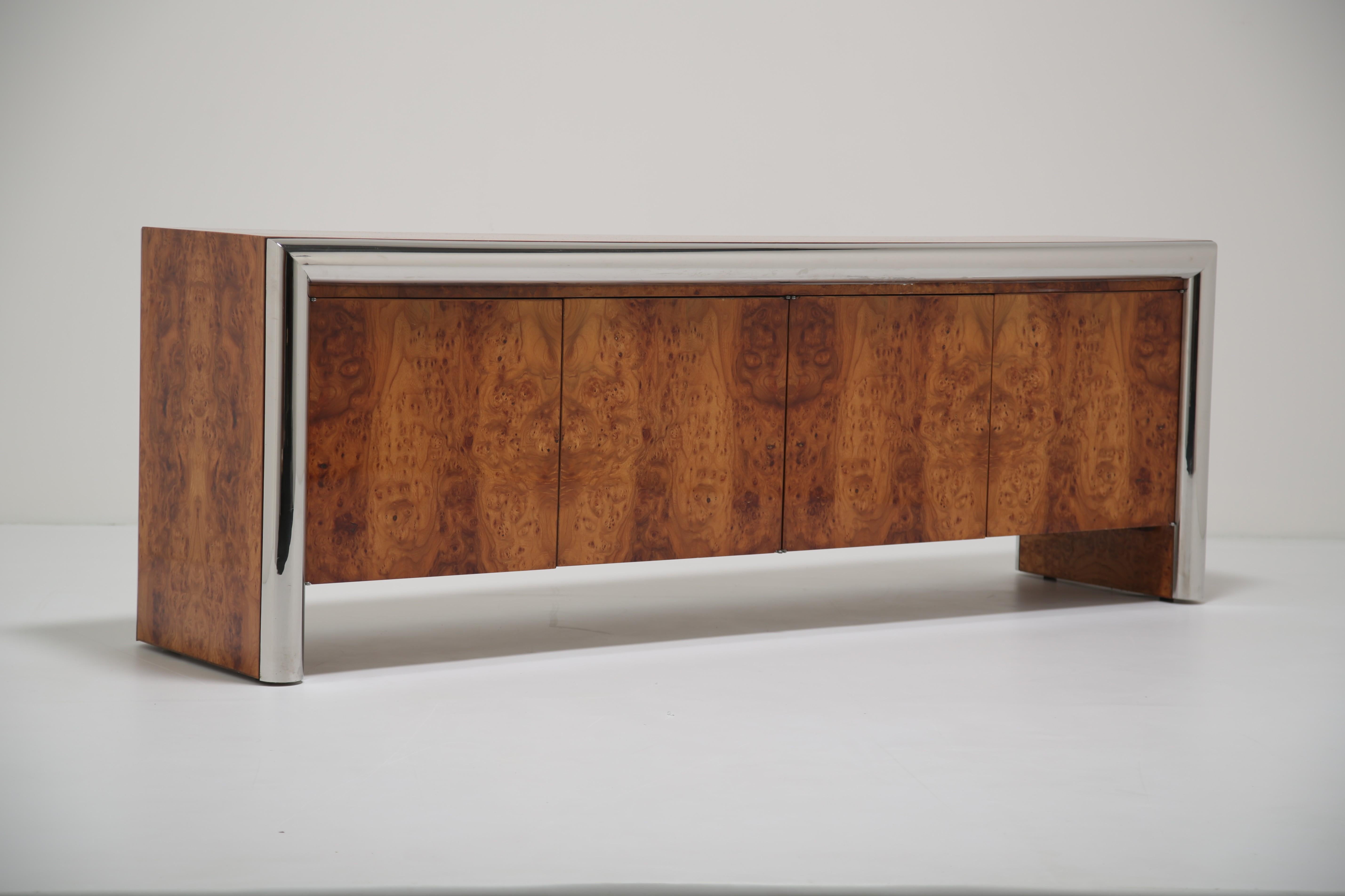 Amerikanische Kredenz aus Wurzelholz und Chrom von Edward Axel Roffman, 1970er Jahre. (amerikanisch) im Angebot