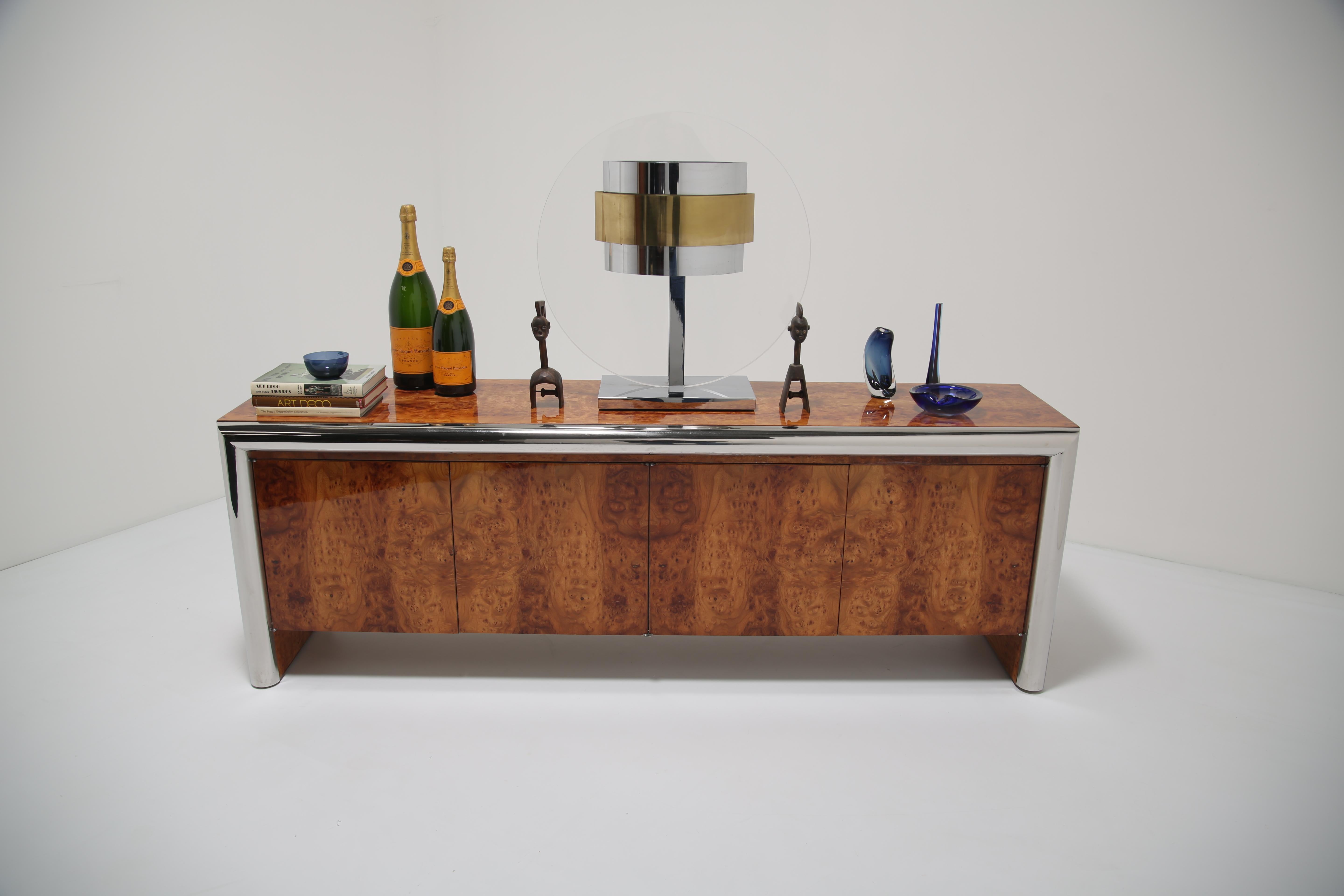 Amerikanische Kredenz aus Wurzelholz und Chrom von Edward Axel Roffman, 1970er Jahre. (20. Jahrhundert) im Angebot