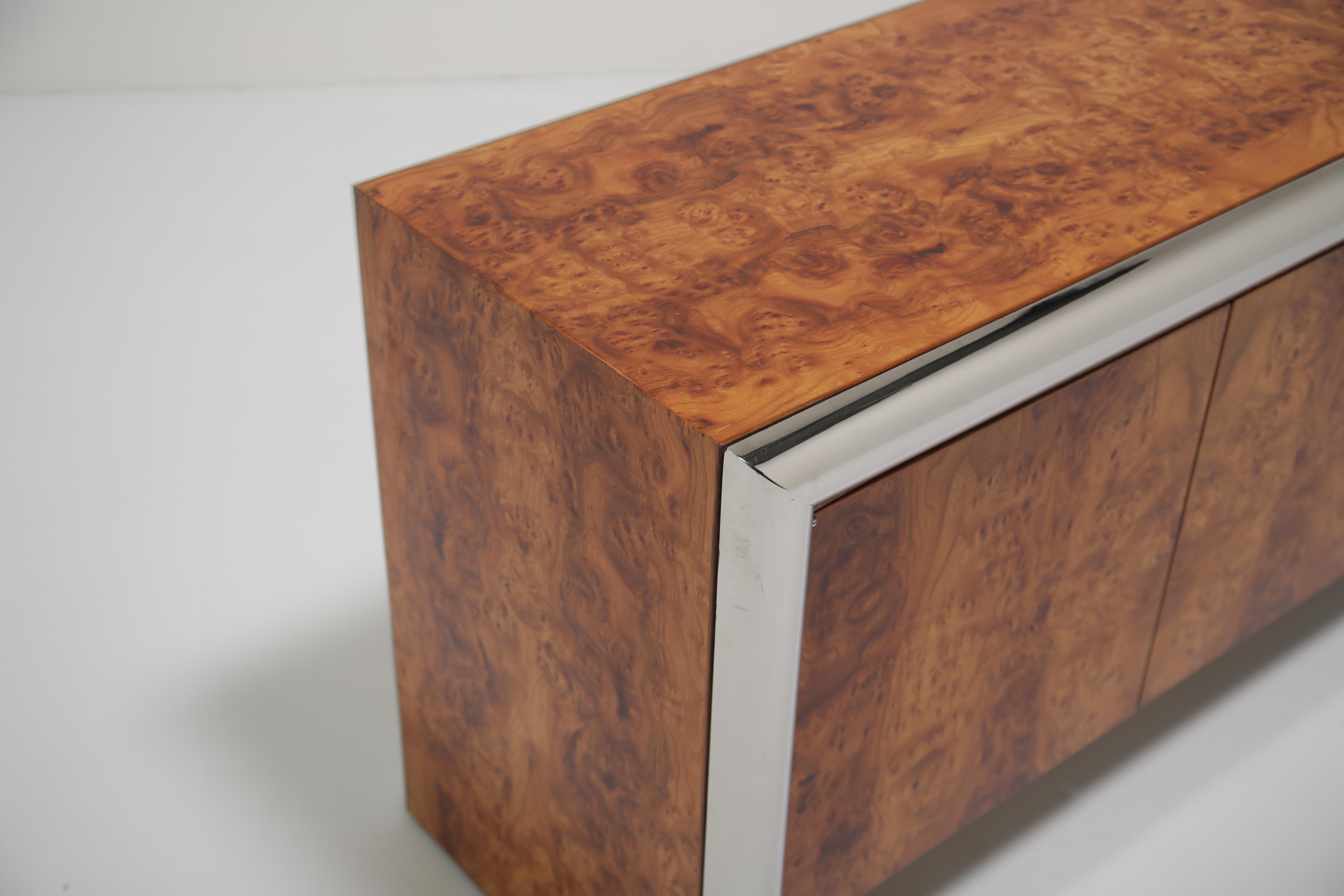 Amerikanische Kredenz aus Wurzelholz und Chrom von Edward Axel Roffman, 1970er Jahre. im Angebot 1