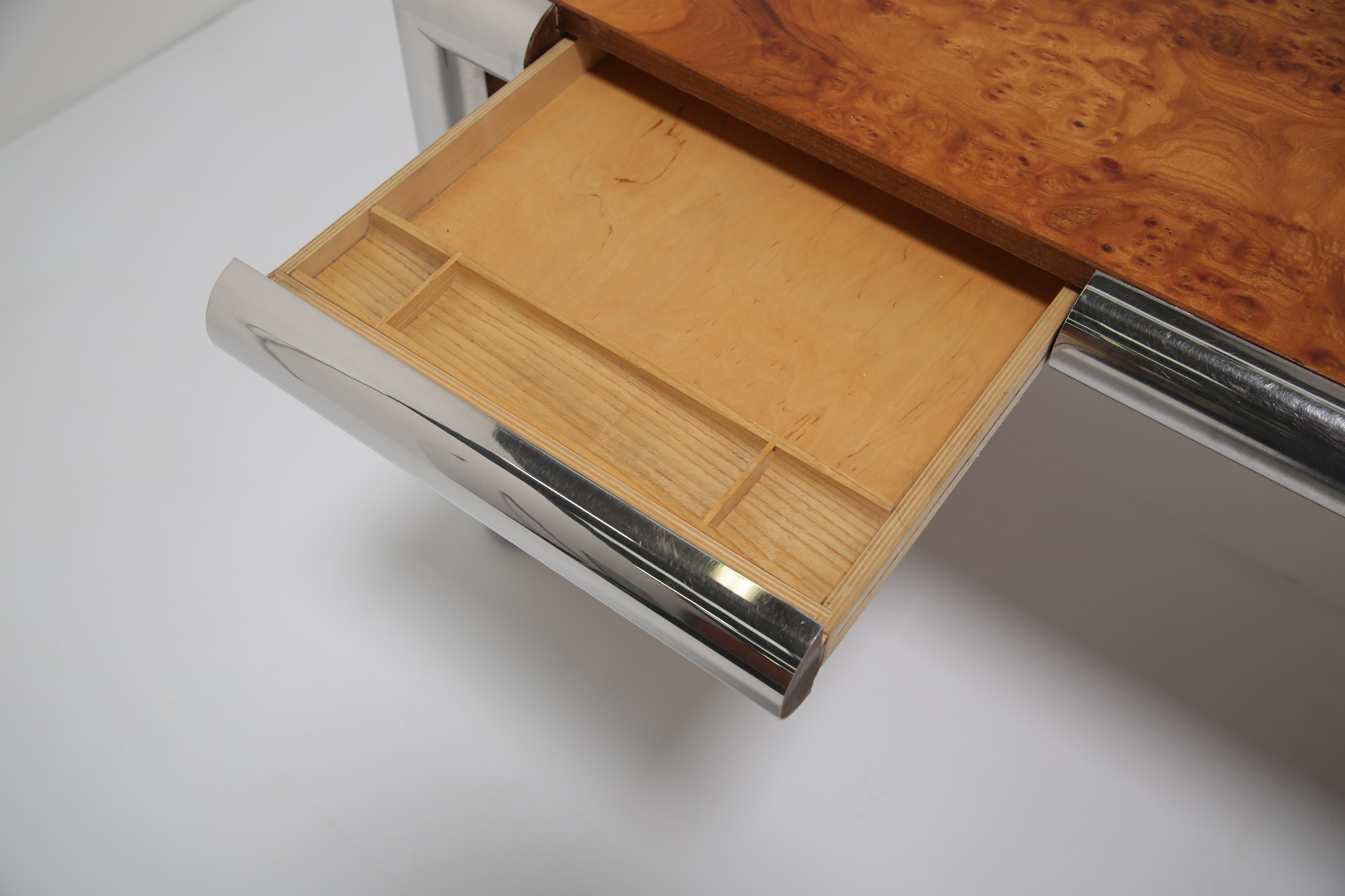 Amerikanischer Schreibtisch aus Wurzelholz und Chrom von Edward Axel Roffman, 1970er Jahre. (amerikanisch) im Angebot