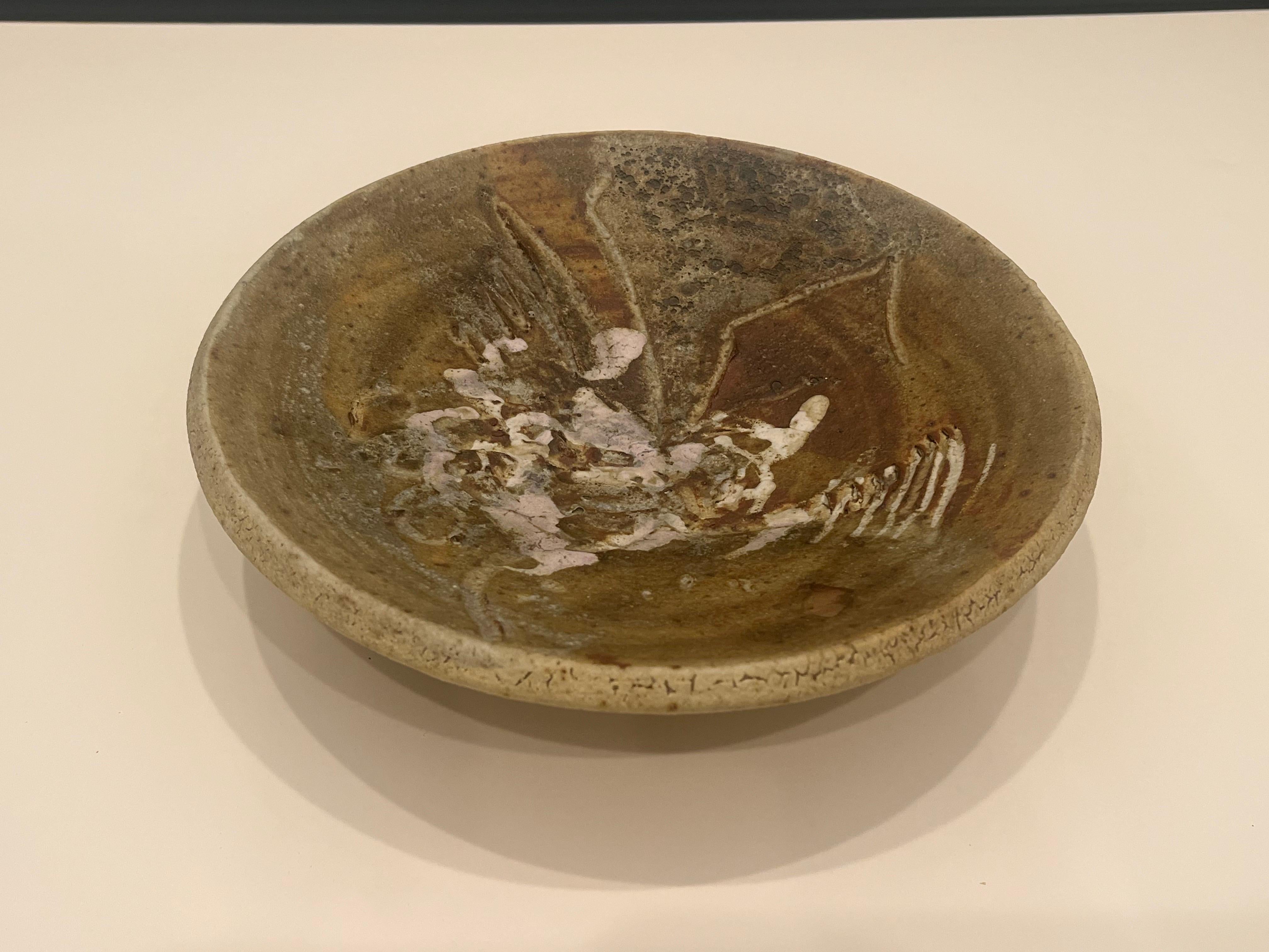 Cuenco con pie de cerámica de diseño californiano americano firmado por Robert Arneson Moderno de mediados de siglo en venta