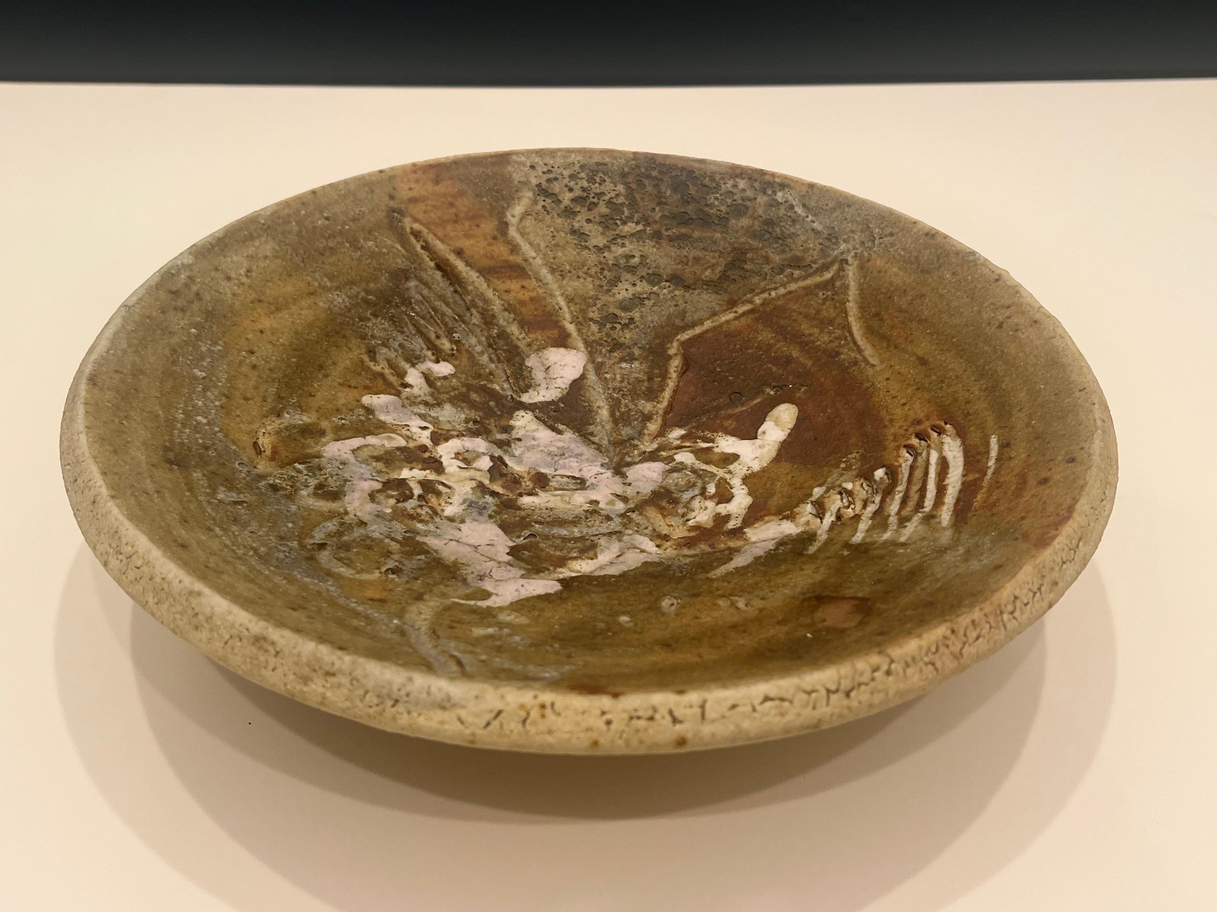 Cuenco con pie de cerámica de diseño californiano americano firmado por Robert Arneson Estadounidense en venta