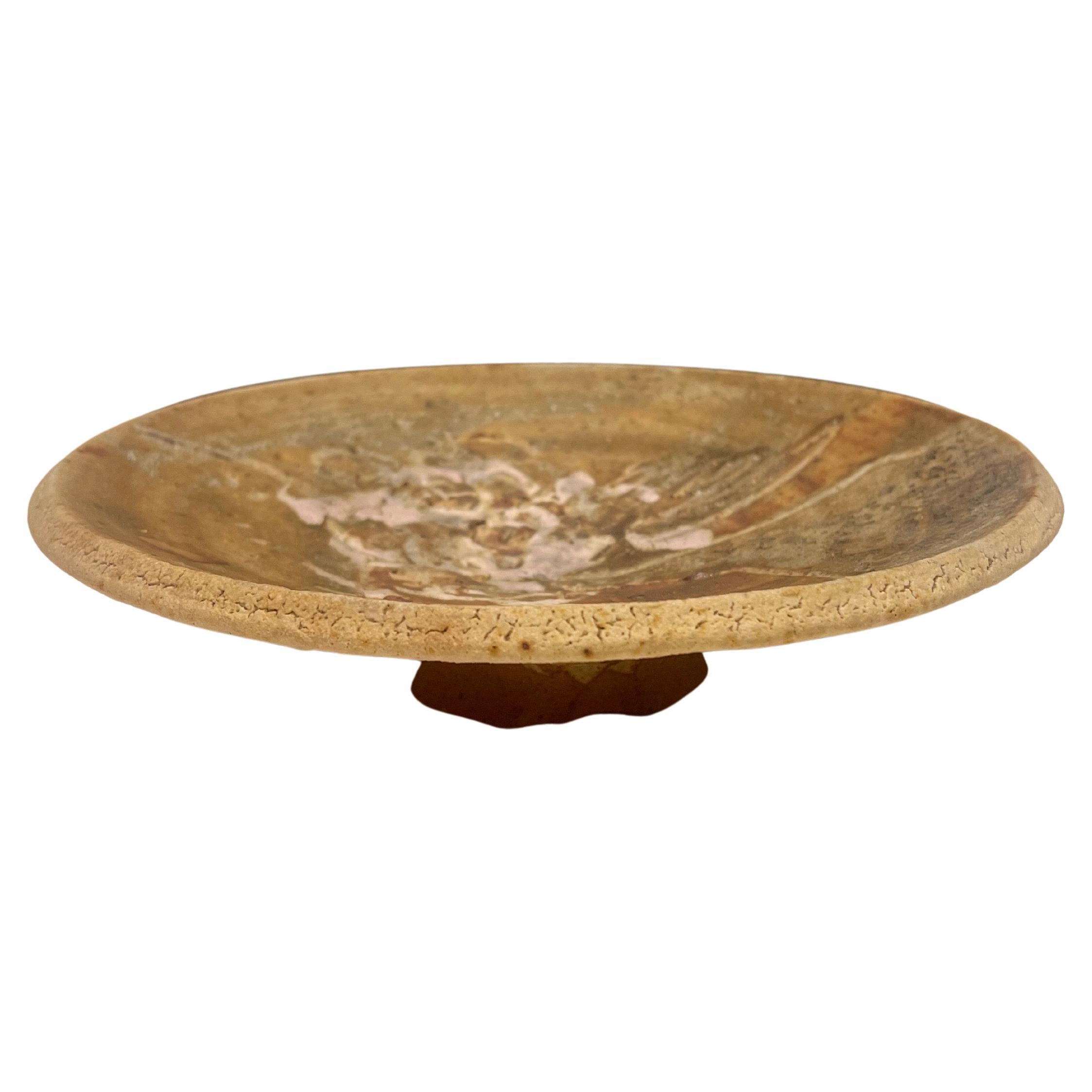 Cuenco con pie de cerámica de diseño californiano americano firmado por Robert Arneson en venta