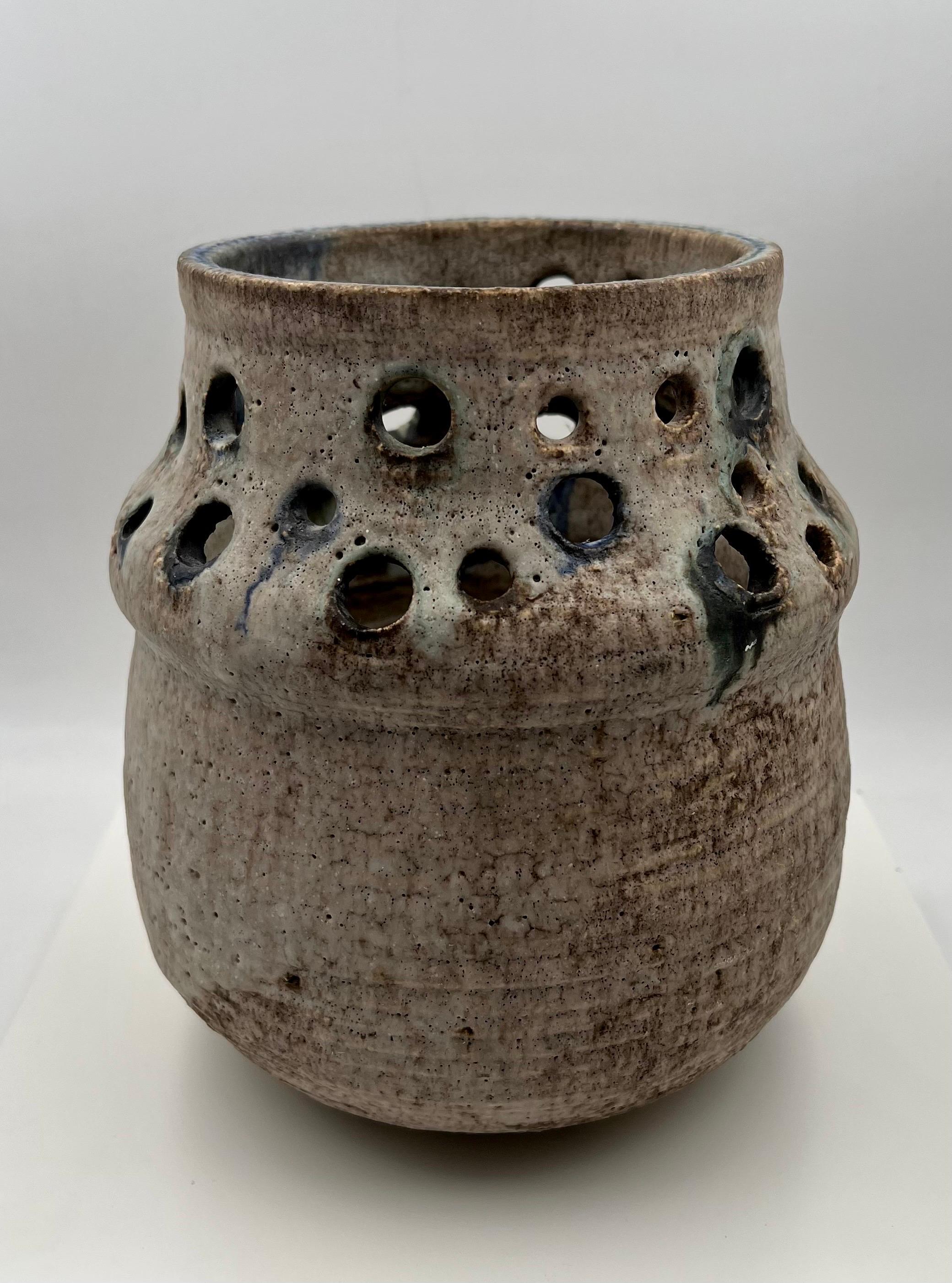 A beautiful well-crafted pottery planter vase, circa the 1970s, signed by Mccarty mud pottery stamped on the bottom and signed on the side very rare piece of pottery, made by Mississippi mud pottery very collectible and large piece.