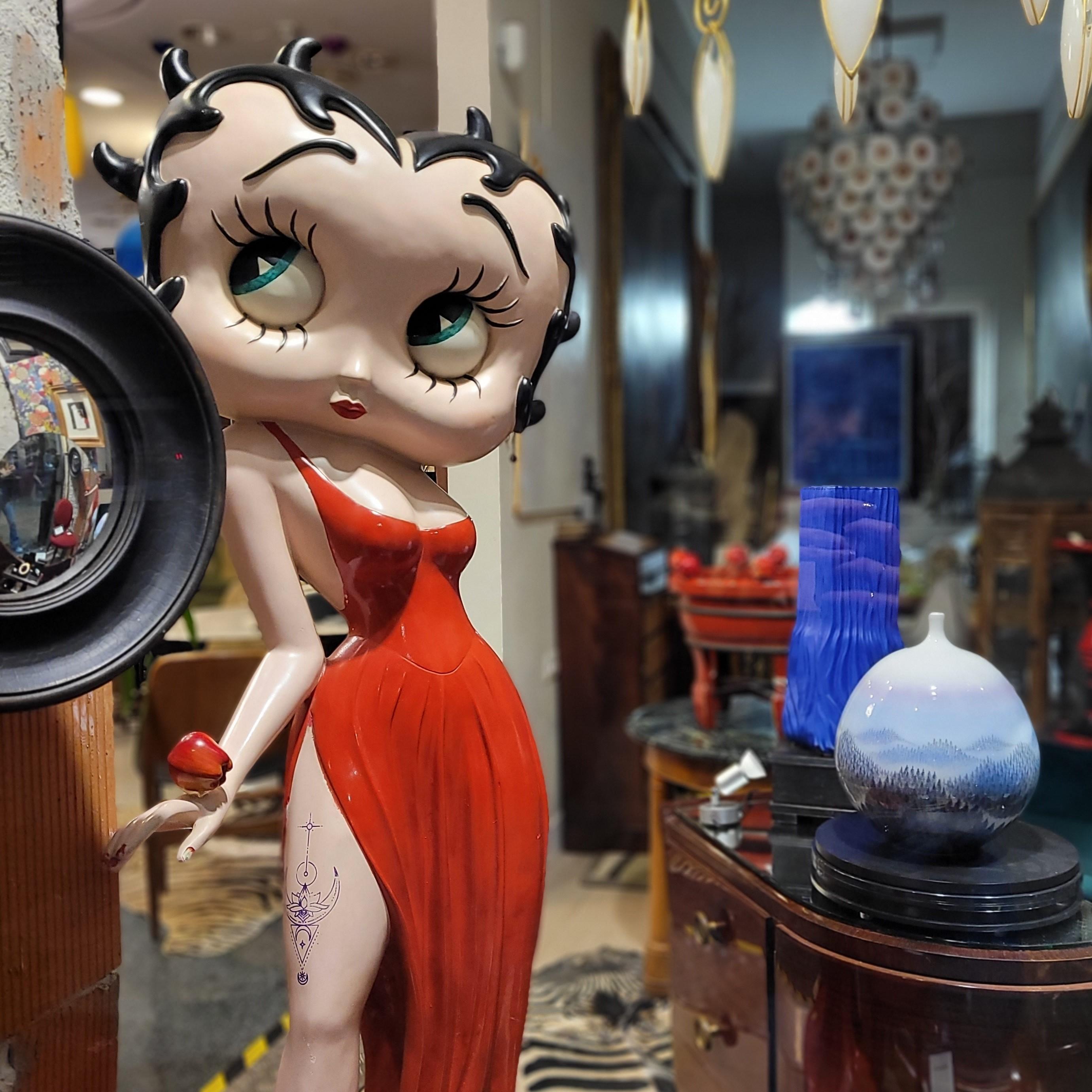 This huge and fun figure from the classic cartoon Betty Boo
It has a long history in the history of Paramonut cartoons. It was the first cartoon of a flapper girl. Her first appearance was in 1930, in the cartoon Dizzy Dishes, in the seventh