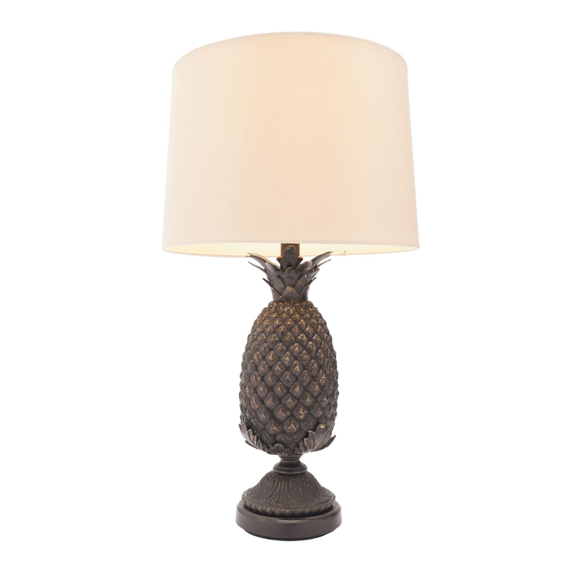 Cast bronze pineapple form table lamp with a floral patterned domed base. The lamp has been rewired. Sold without shade.
American, mid 20th century.

Dimensions: 5-1/4