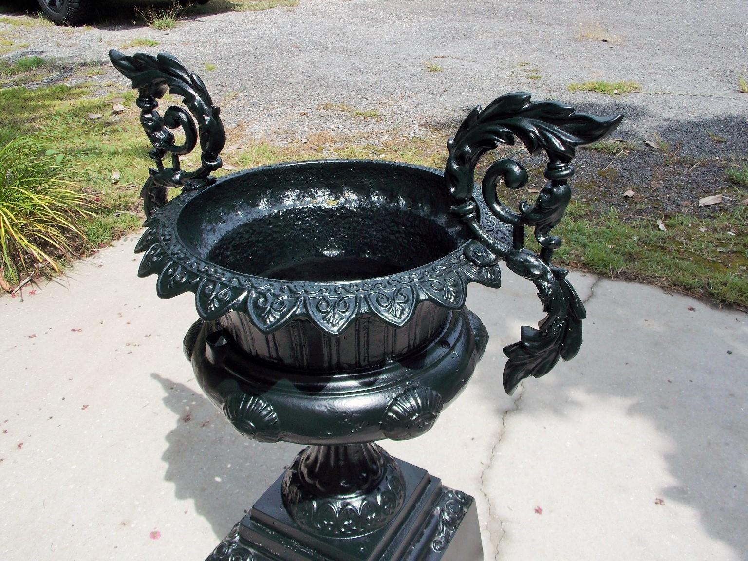 American Cast Iron Campana Floral Acanthus Garden Urn on Squared Plinth C. 1850 For Sale 4