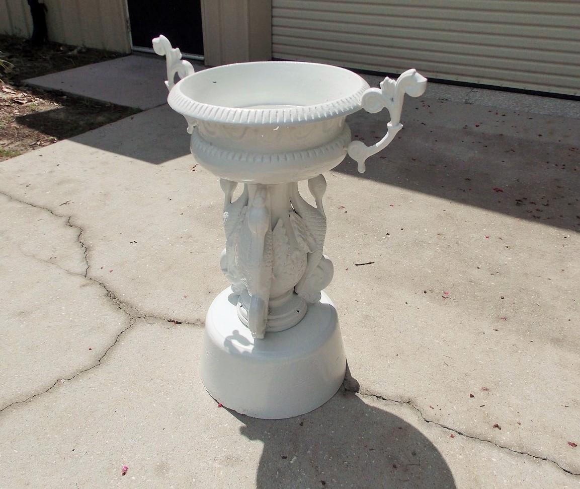 swan urn