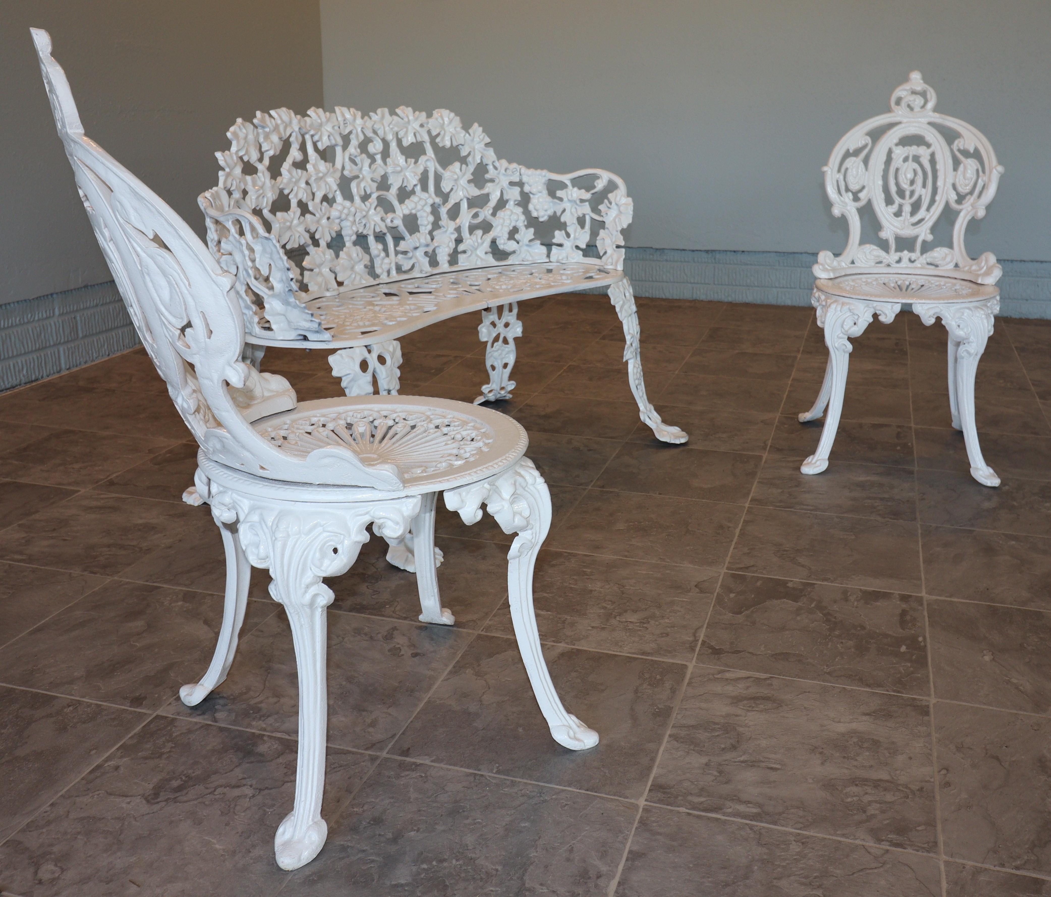 Late Victorian American Cast Iron Garden Suite Early 20th Century For Sale