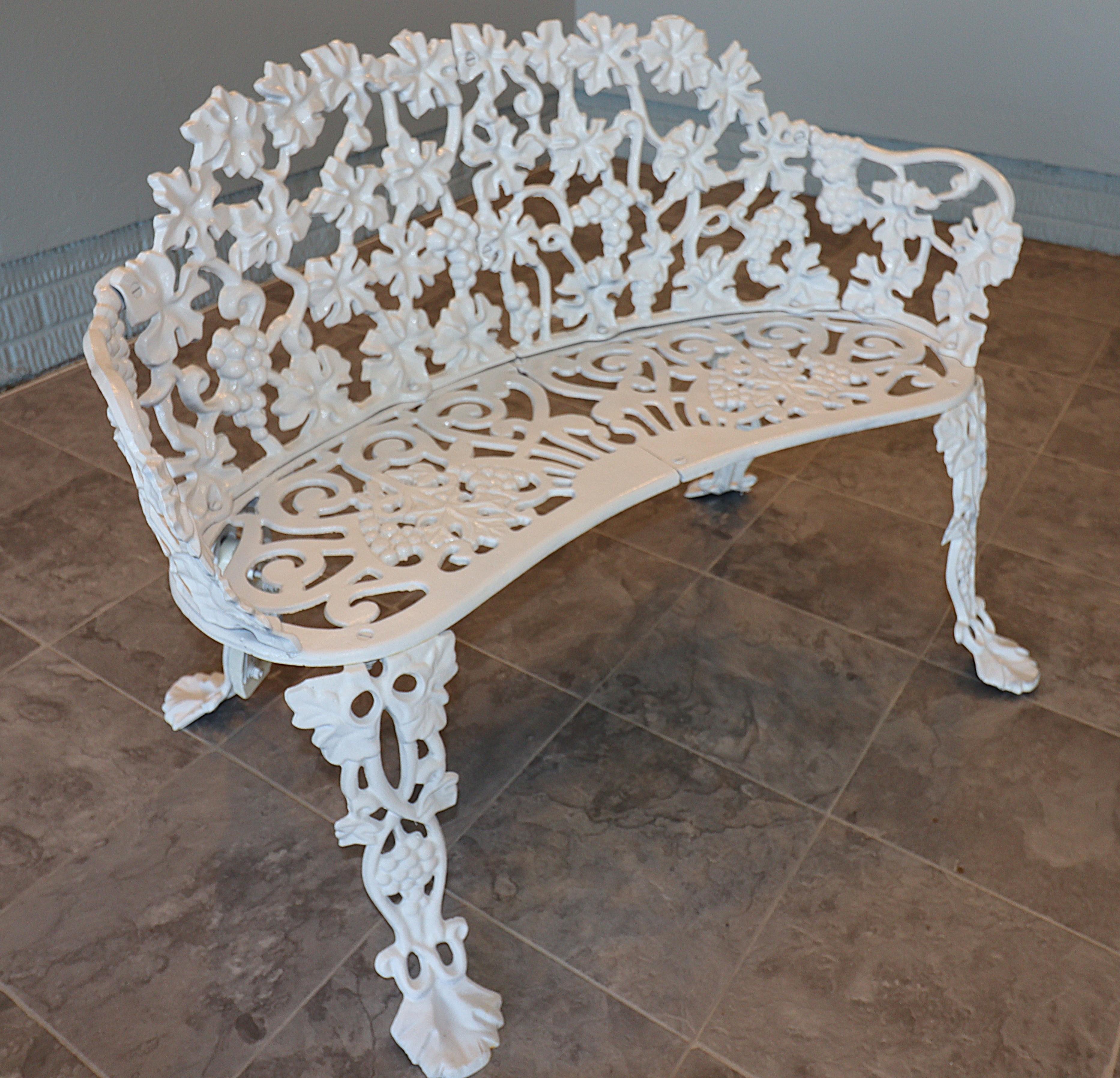 American Cast Iron Garden Suite Early 20th Century In Good Condition For Sale In Omaha, NE