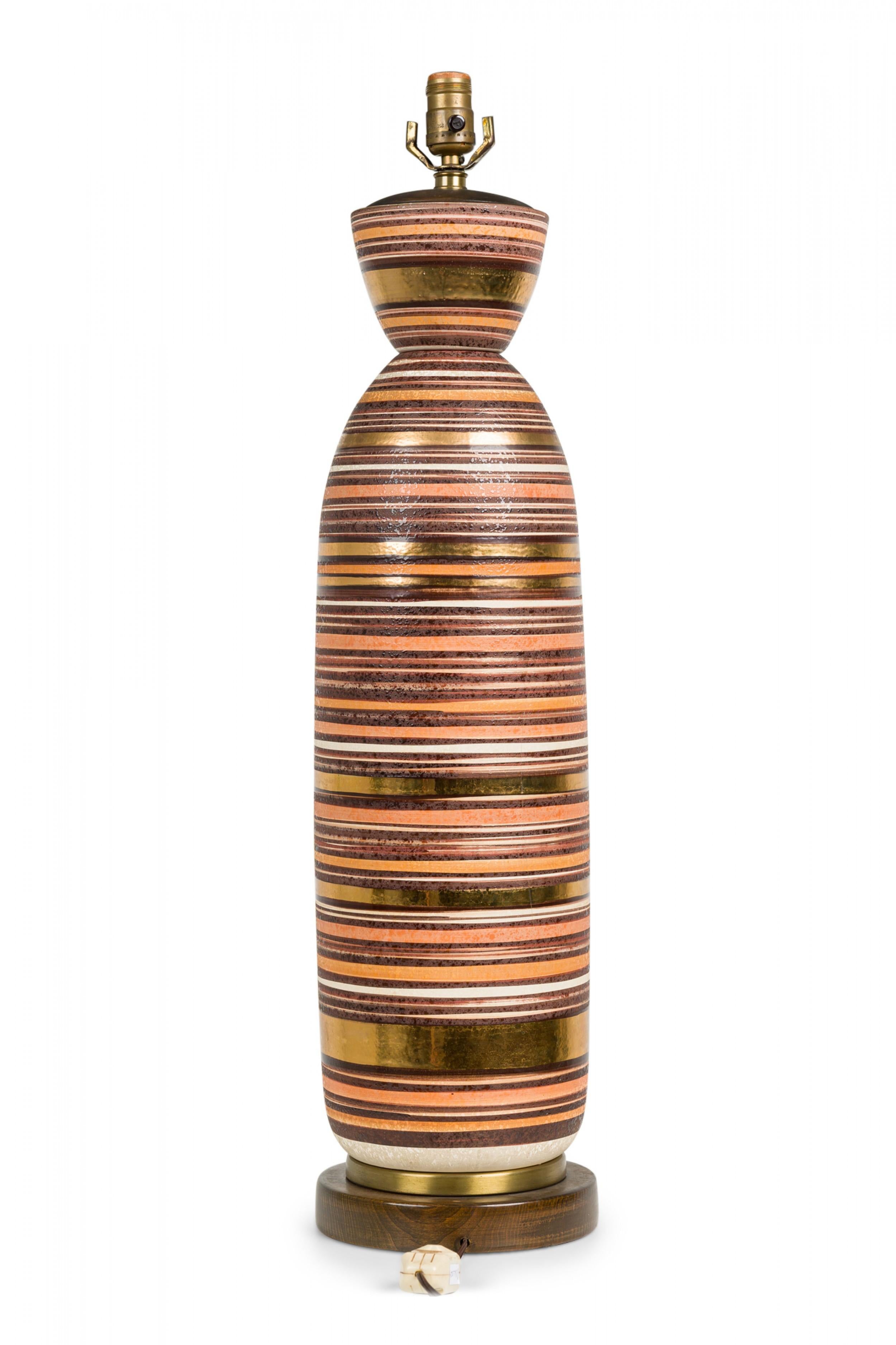 Amerikanische Keramik-Tischlampe mit hohem Kugelstreifen und glasierter, braun getönter Lüster im Angebot 3