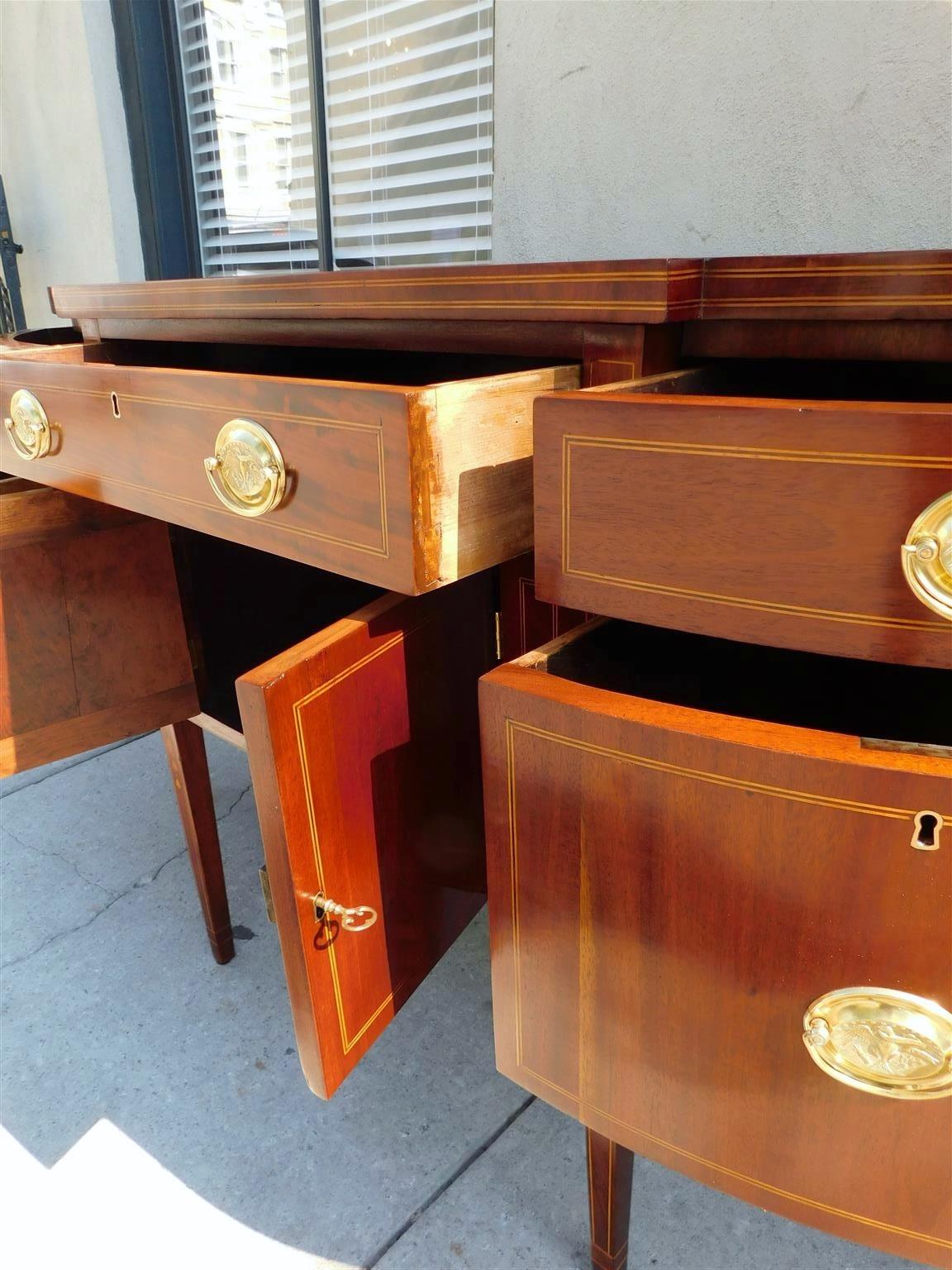 Buffet en acajou Charleston à façade en arc de cercle, incrusté de fleurs de clocher Dot Dot, 1790 en vente 3
