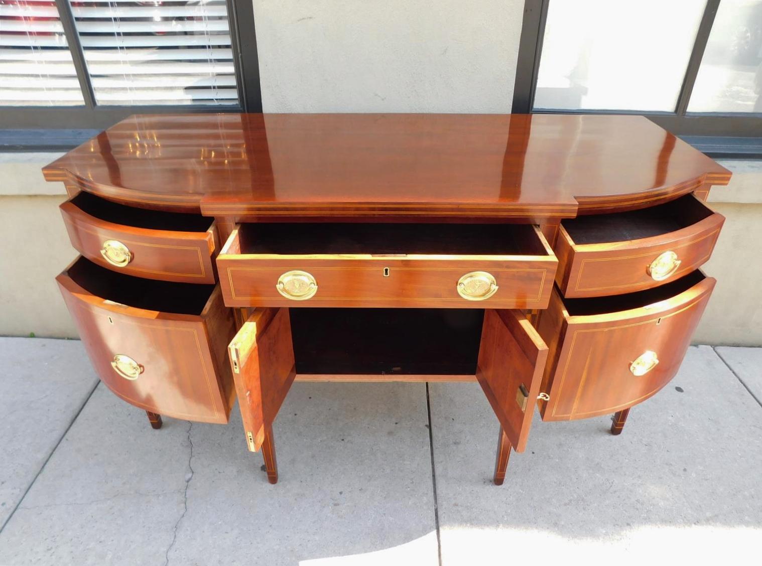 Buffet en acajou Charleston à façade en arc de cercle, incrusté de fleurs de clocher Dot Dot, 1790 en vente 1
