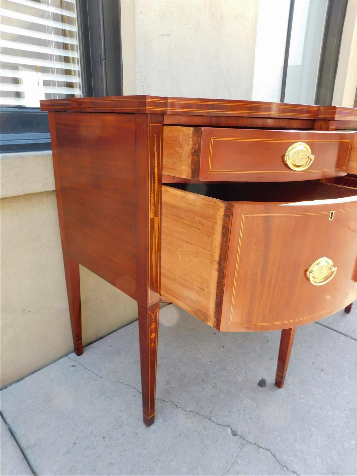 Buffet en acajou Charleston à façade en arc de cercle, incrusté de fleurs de clocher Dot Dot, 1790 en vente 2