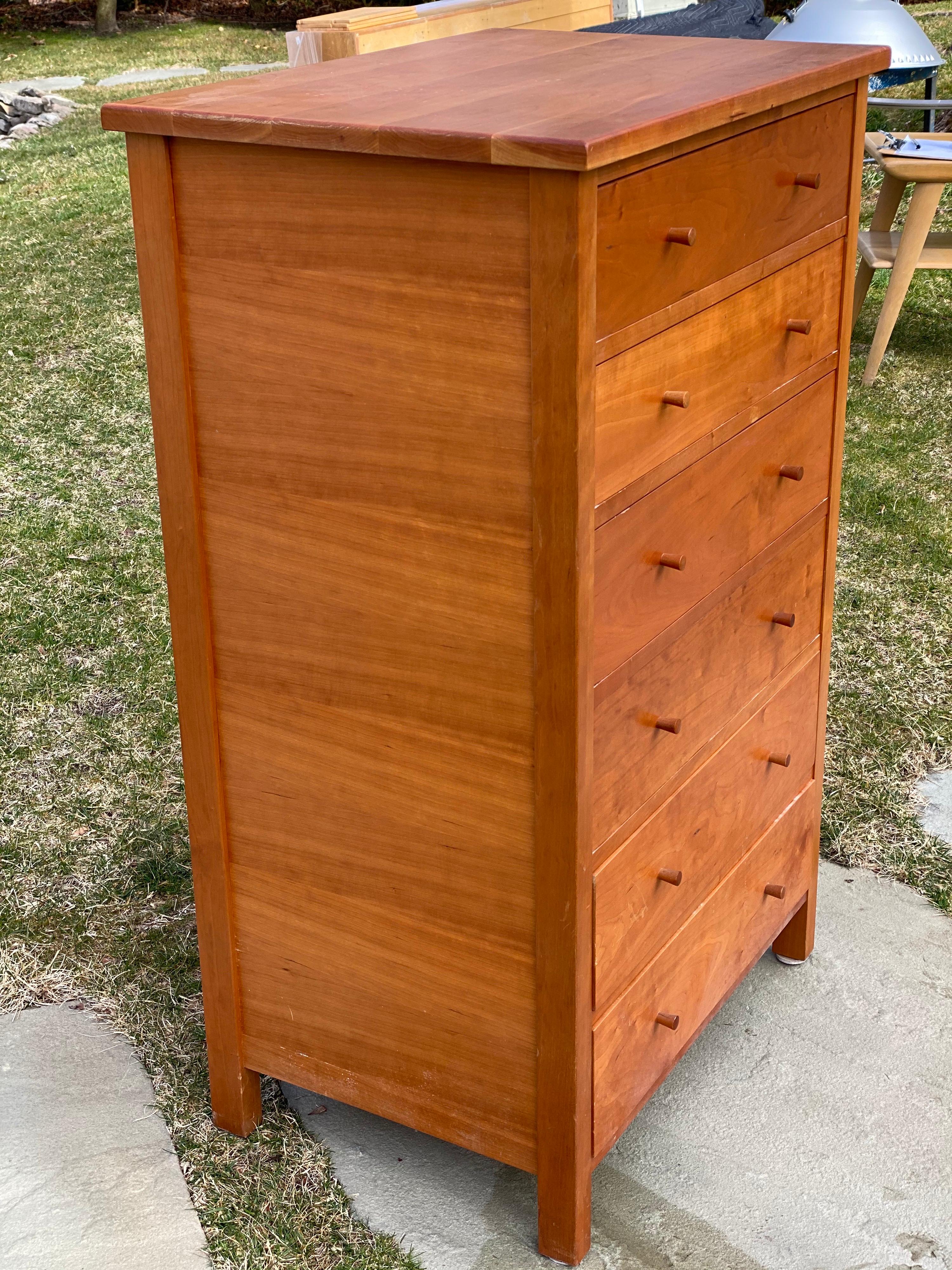 American Cherry Shaker chest of drawers
A classic clean lined chest which goes well in both traditional and modern spaces. Six drawers. Lovely tapered knobs. Good overall condition. General wear. Some surface wear and scuffs to the back and bottom