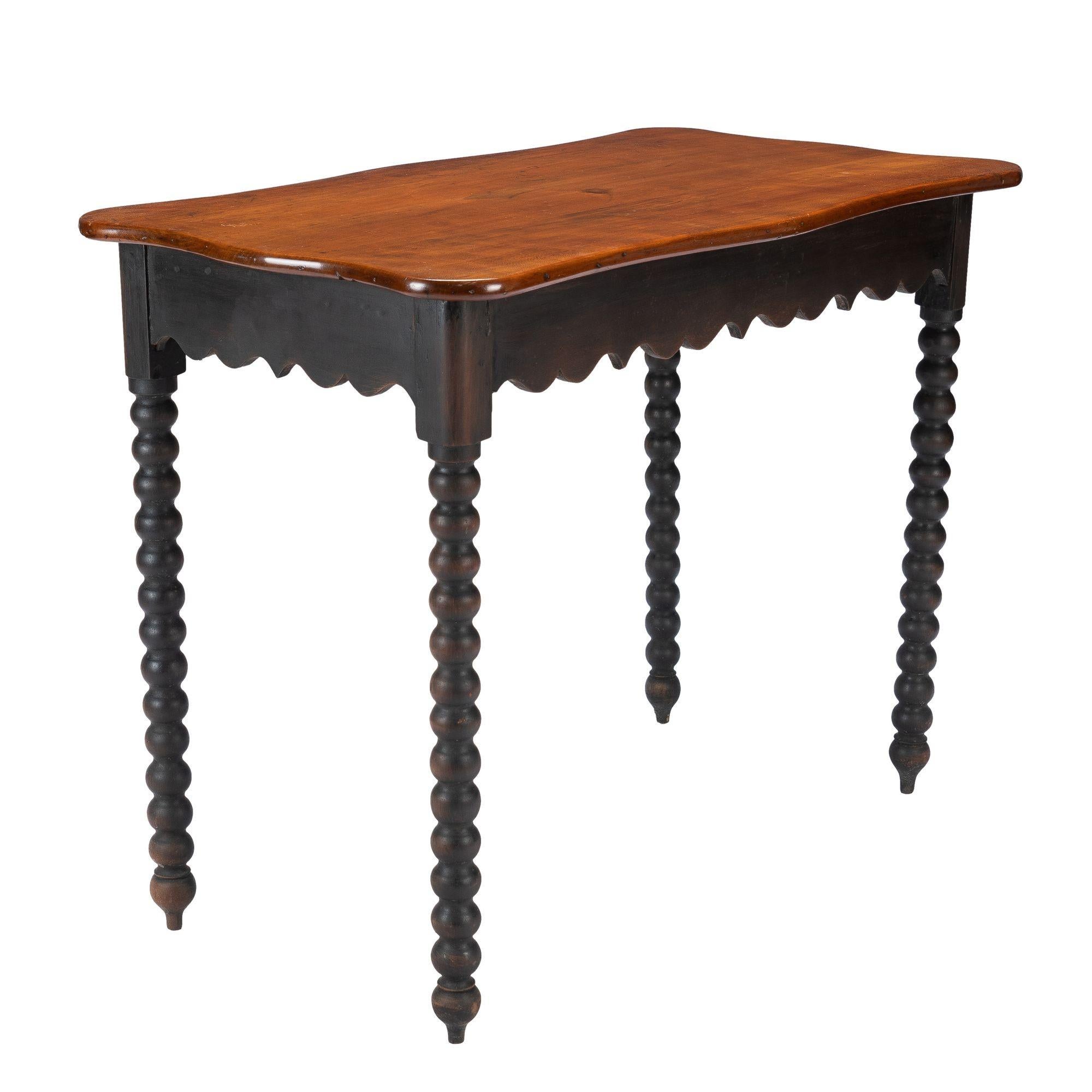 American cherry wood work table with scalloped apron and spool turned legs, 1835 In Good Condition In Kenilworth, IL