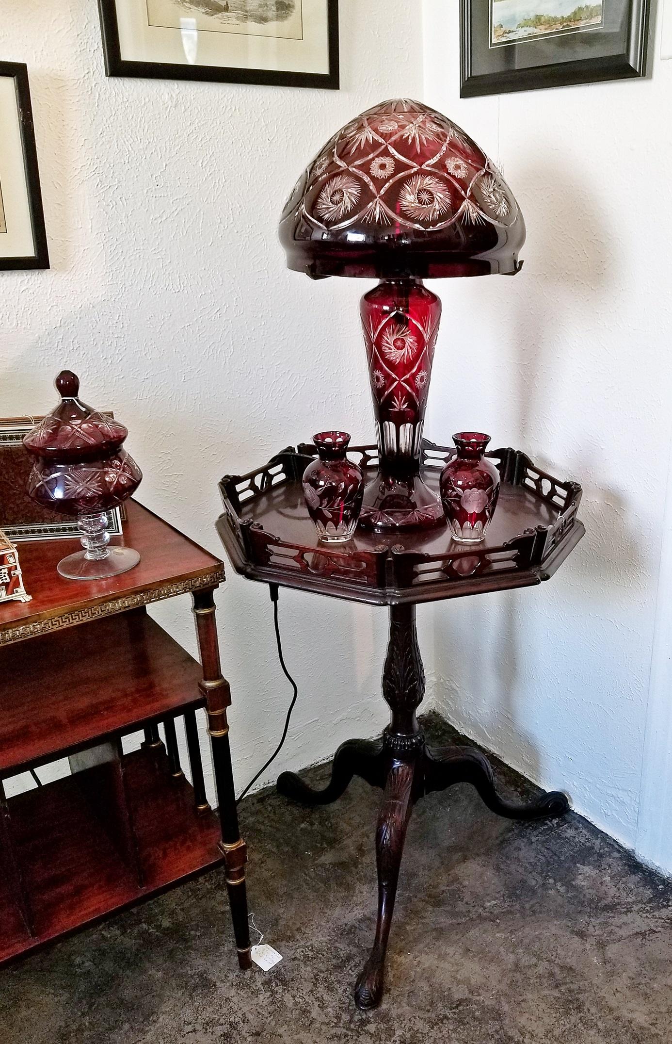 Amerikanischer chinesischer Chippendale-Dreibein-Klappstisch mit Klappplatte - Co. of Master Craftsmen im Angebot 1