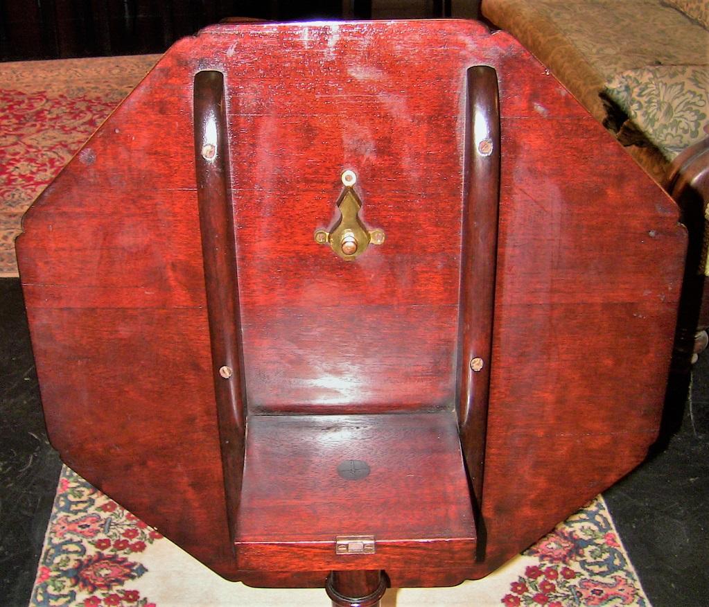 Federal American Chinese Chippendale Tripod Tilt Top Table - Co. of Master Craftsmen For Sale