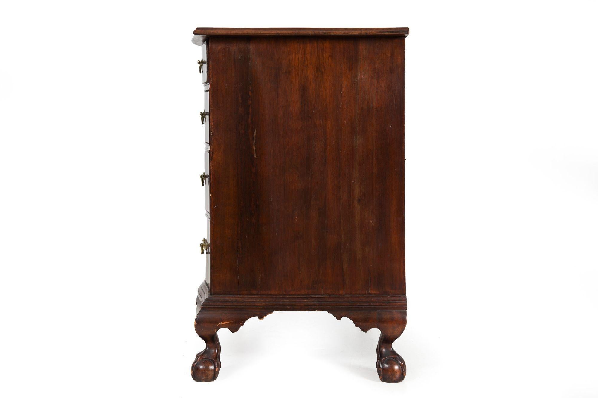 18th Century and Earlier American Chippendale Birchwood Serpentine Chest of Drawers, circa 1770 For Sale