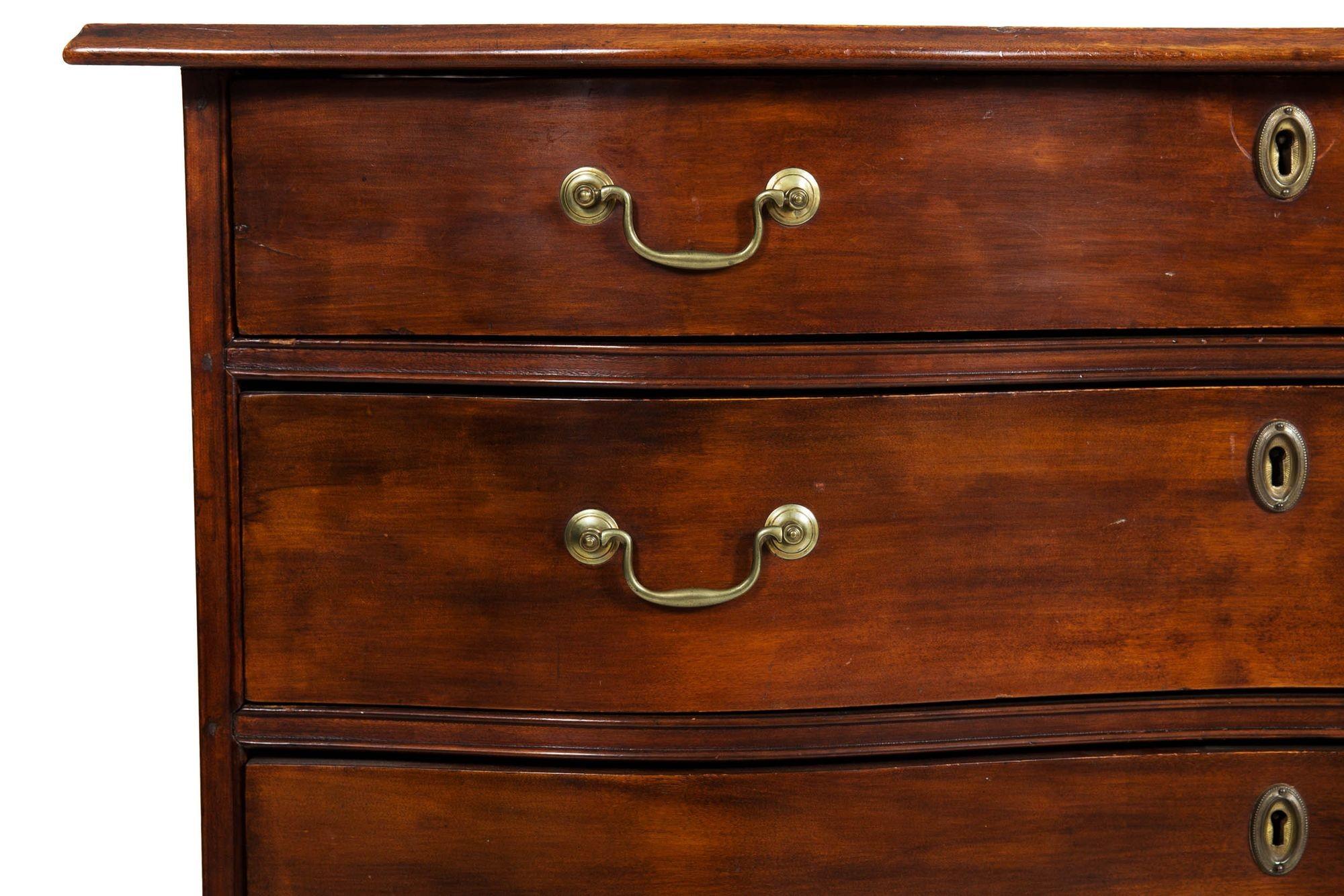 Brass American Chippendale Birchwood Serpentine Chest of Drawers, circa 1770 For Sale